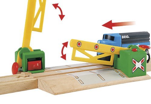 BRIO Magnetic Action Train Crossing - Wooden Railway Accessory for Kids 3+