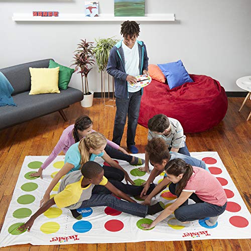 Hasbro Gaming Twister Ultimate – Größere Matte, mehr Punkte, Familienpartyspiel für Kinder ab 6 Jahren 12