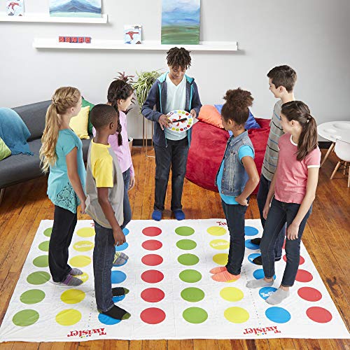 Hasbro Gaming Twister Ultimate – Größere Matte, mehr Punkte, Familienpartyspiel für Kinder ab 6 Jahren 10