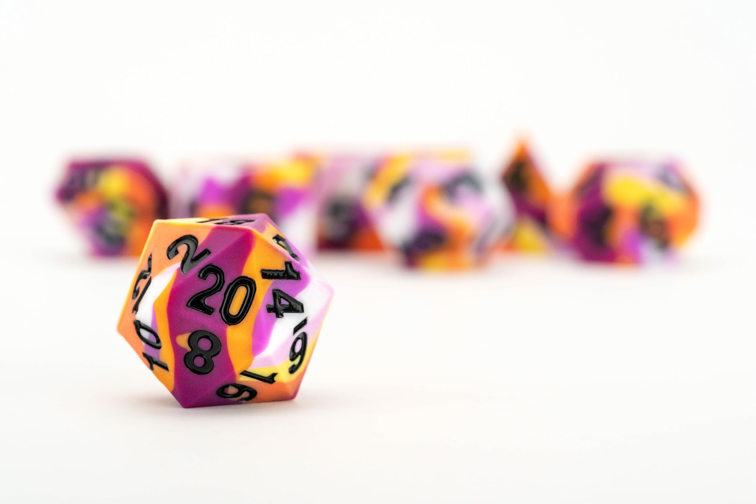 Metallic Dice Games FanRoll 16mm Pride Sharp Edge Silikonkautschuk Polyedrisches Würfelset 3