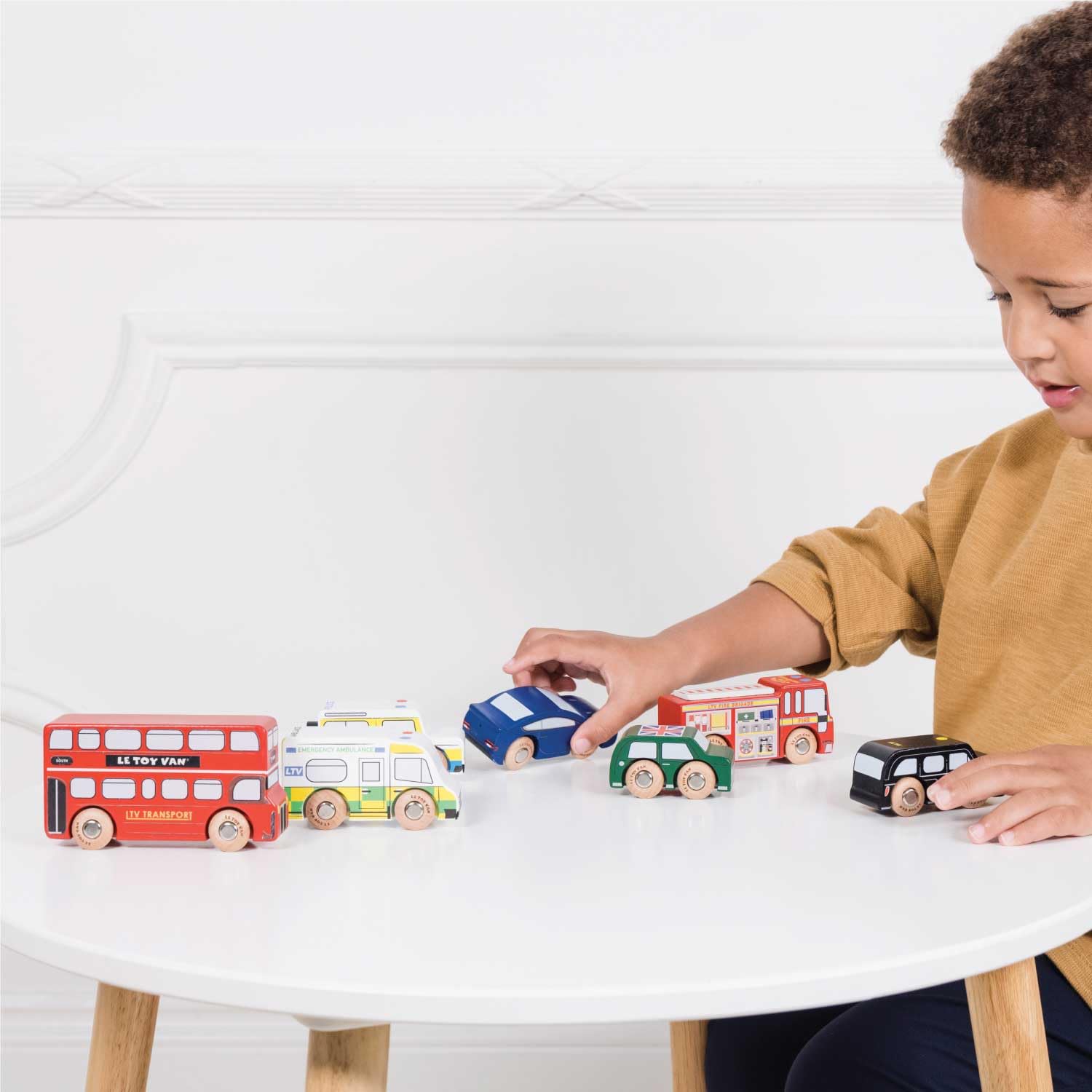 Le Toy Van Iconic Wooden London Themed Toy Car Play Set - 7 Pieces | Train Track Compatible 4