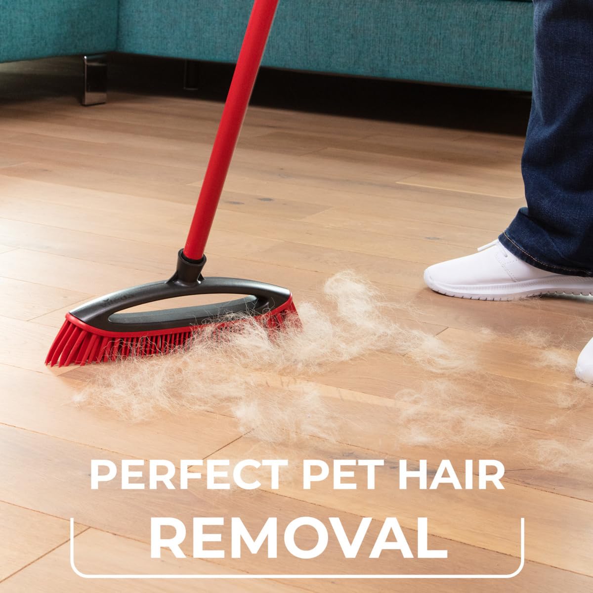 Vileda Pet Pro Always Clean Besen – Gummibesen zum Entfernen von Tierhaaren, abgewinkelte Borsten für Ecken, leicht abzuspülen, rot 3