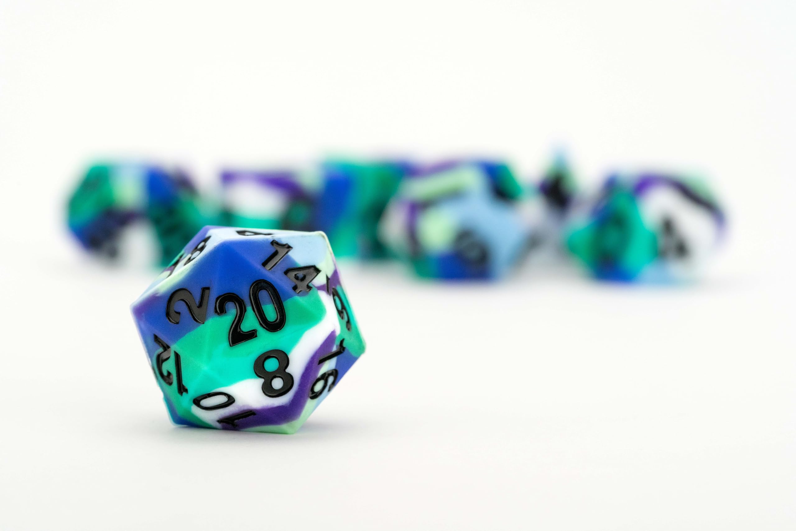 Metallic Dice Games FanRoll 16mm Pride Sharp Edge Silikonkautschuk Polyedrisches Würfelset 6