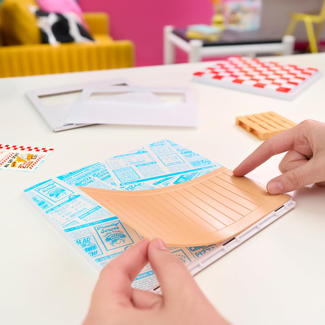 MGA Miniverse Make It Mini Spaces - Pizza Shop Building Set 9