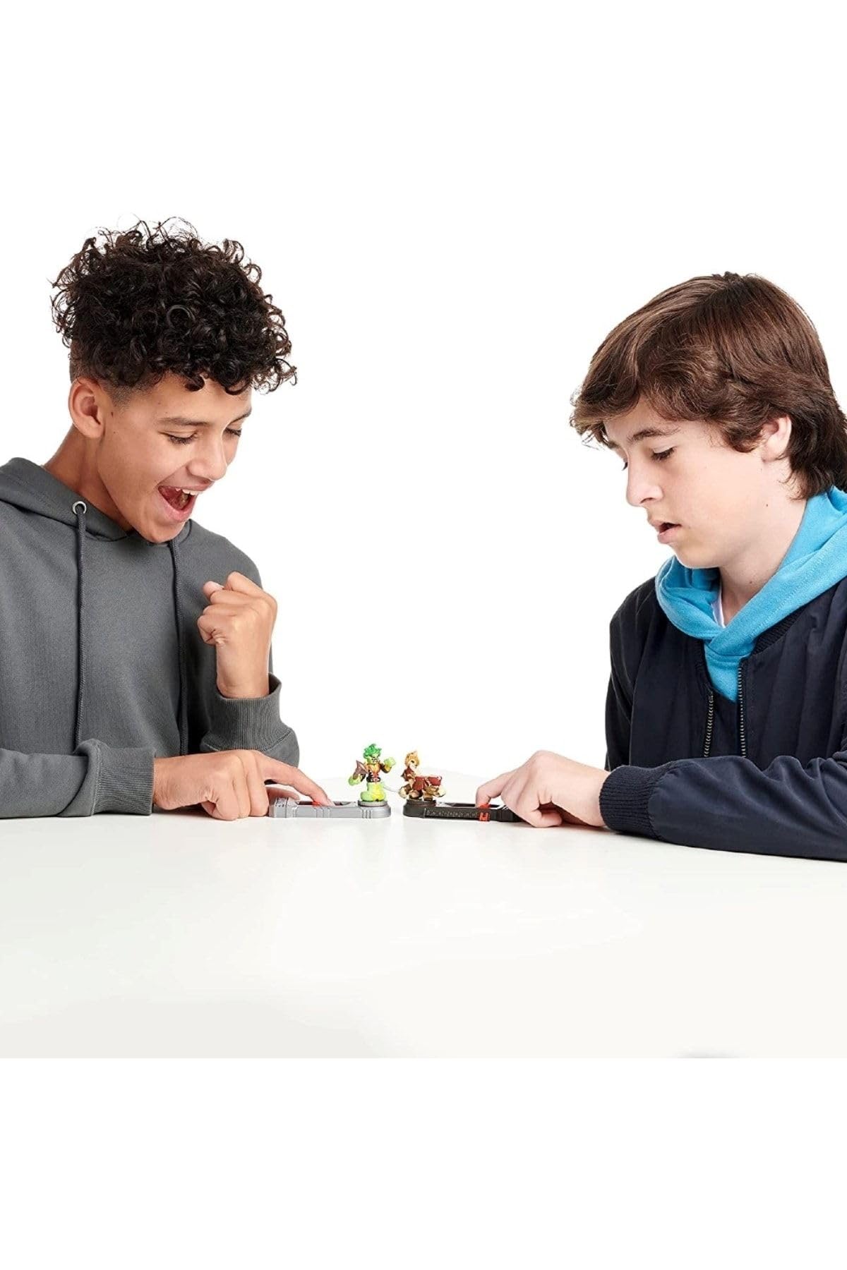 Akedo Ultimate Arcade Warriors Versus Pack – Tailwhip vs. White Wraith Battle Set 3