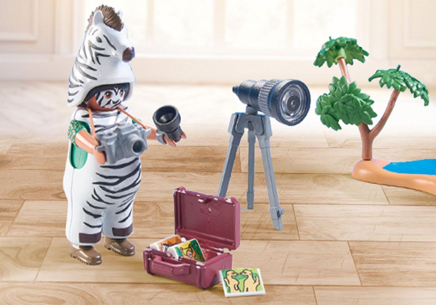 Playmobil 71295 Wiltopia Photographer with Zebras, exploring the animal kingdom, 3