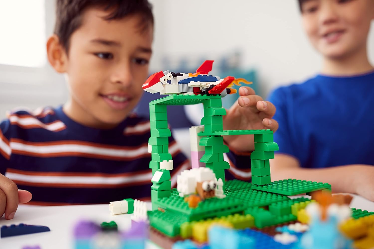 ZURU MAX Build More Building Bricks Value Set - 253 Pieces with 2 Baseplates & 8 Surprise Figurines