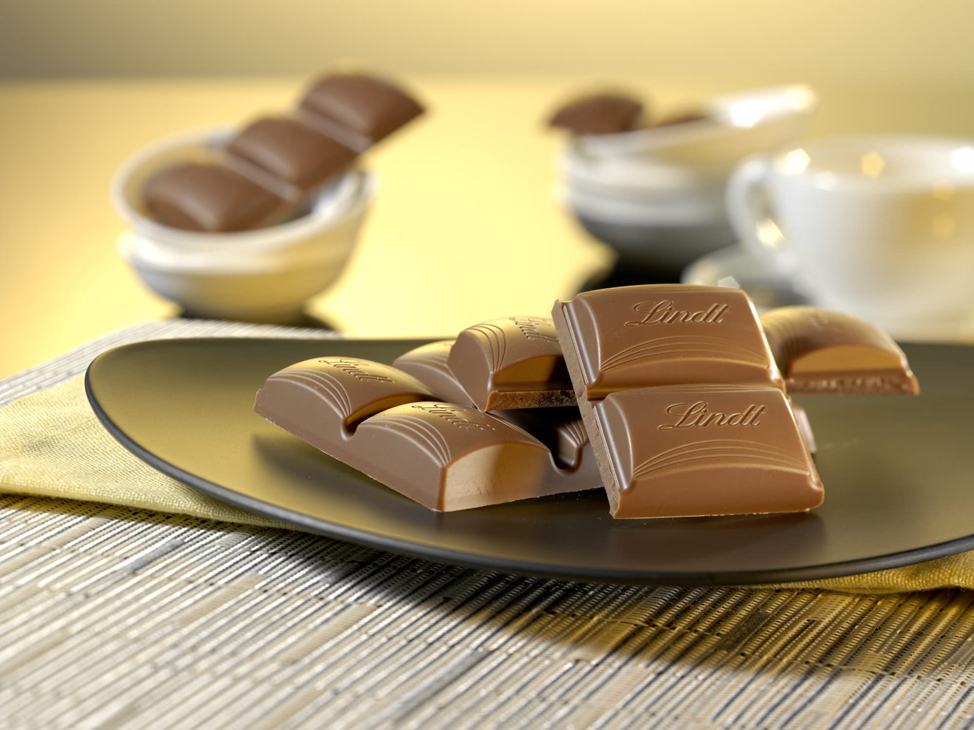 Lindt Creation Pistazie Delight Dunkle Schokoladentafel 150g 3