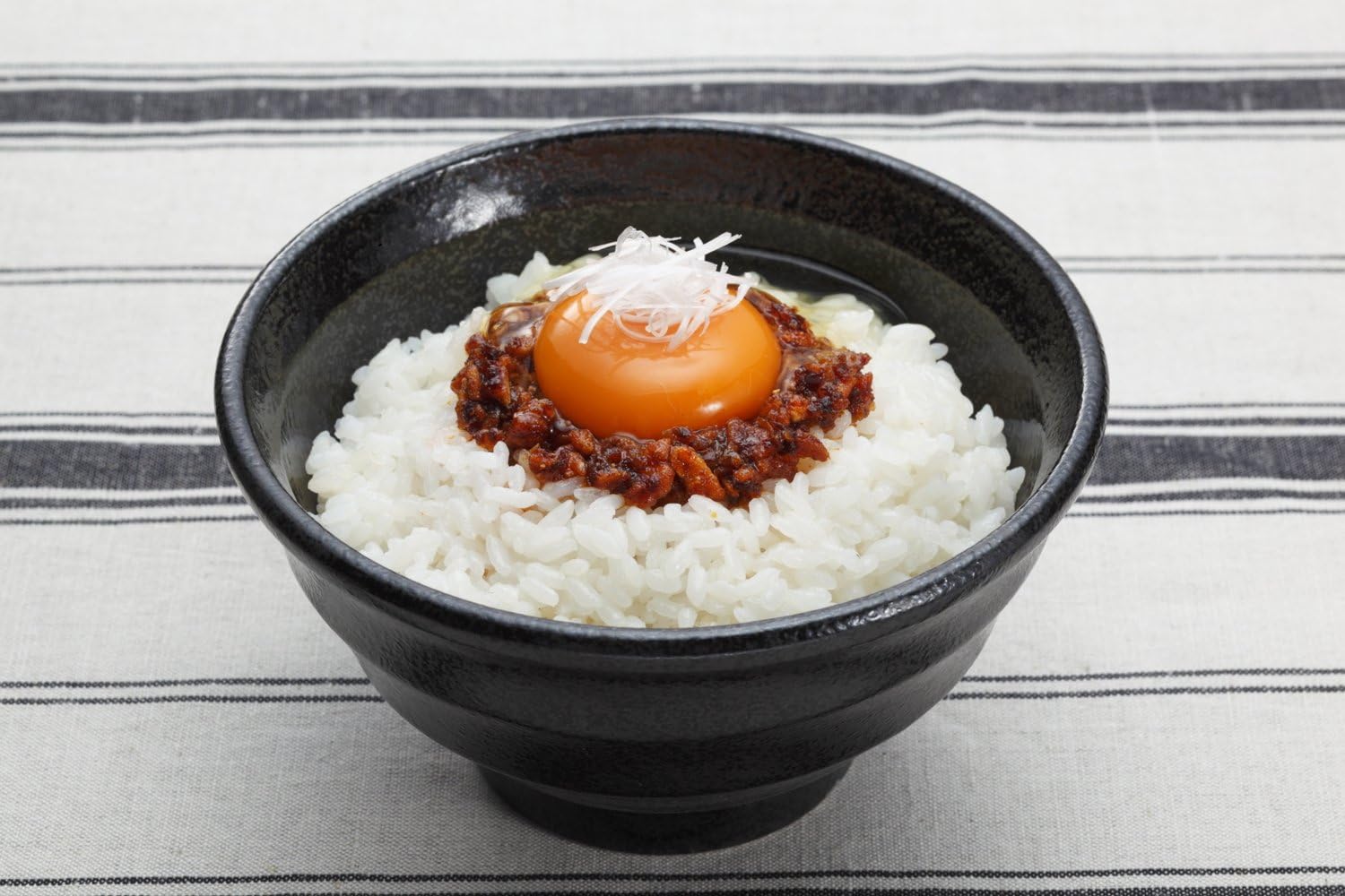 Momoya Taberu La Yu würziges Chiliöl, 110 g 5