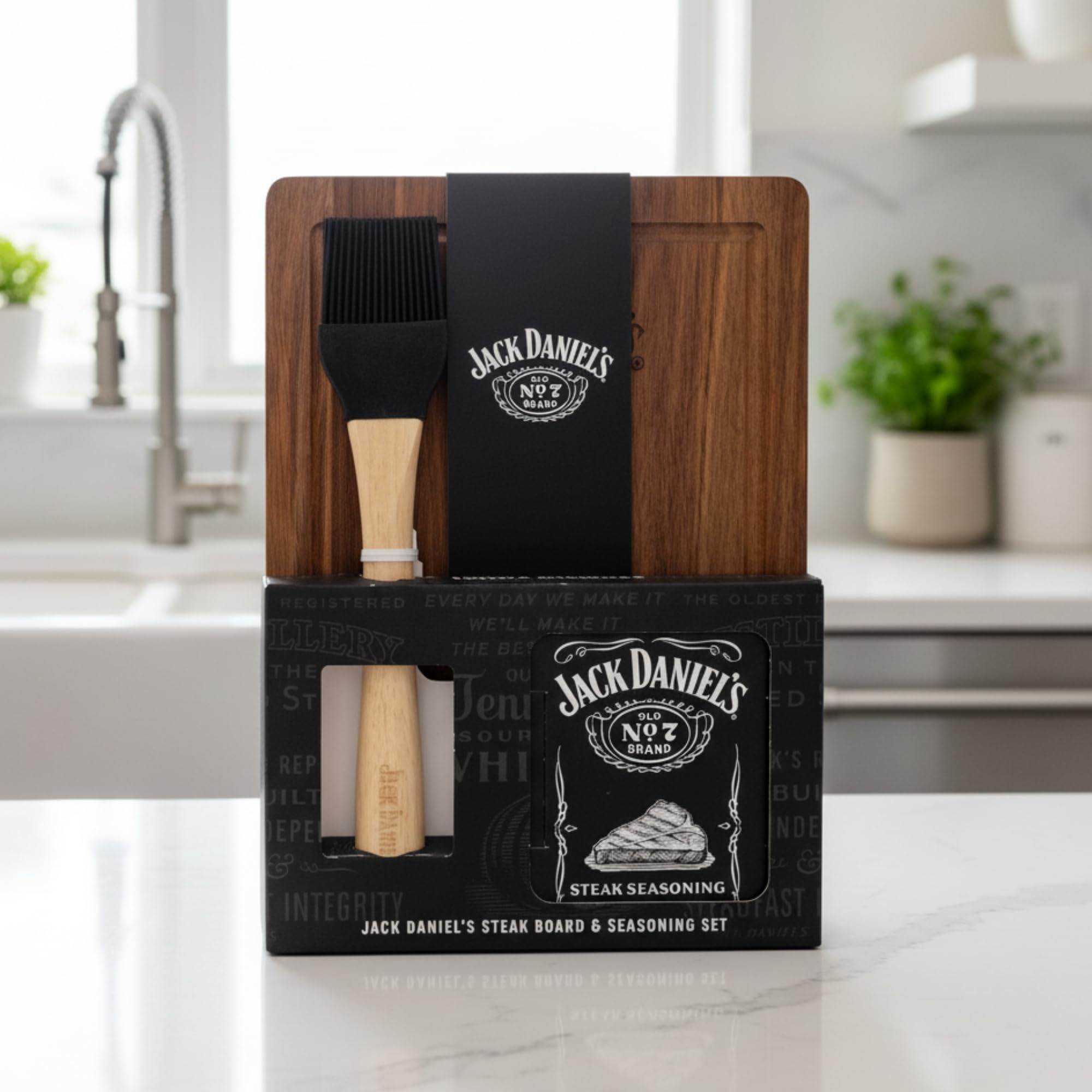 Jack Daniels - Steak Spice Set with Wooden Board & Basting Brush 15
