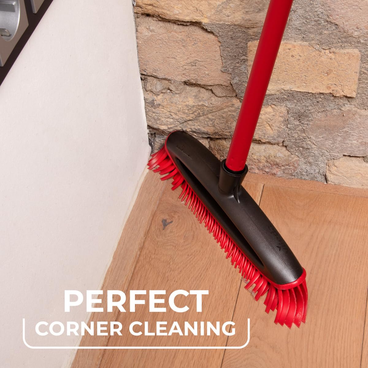 Vileda Pet Pro Always Clean Besen – Gummibesen zum Entfernen von Tierhaaren, abgewinkelte Borsten für Ecken, leicht abzuspülen, rot 4