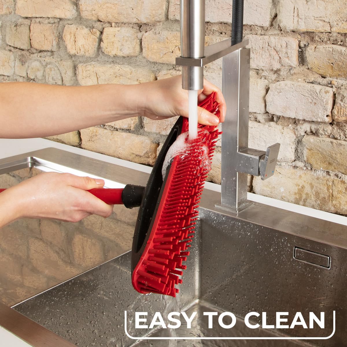 Vileda Pet Pro Always Clean Besen – Gummibesen zum Entfernen von Tierhaaren, abgewinkelte Borsten für Ecken, leicht abzuspülen, rot 5