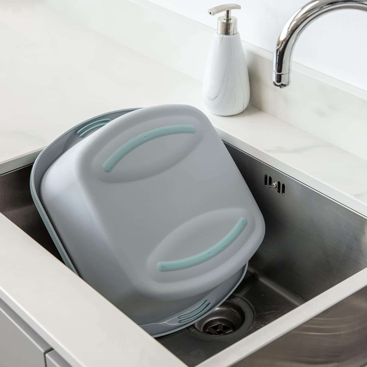 Addis Premium Soft Grip Large Rectangular Washing Up Bowl, 9.5 Litre 7