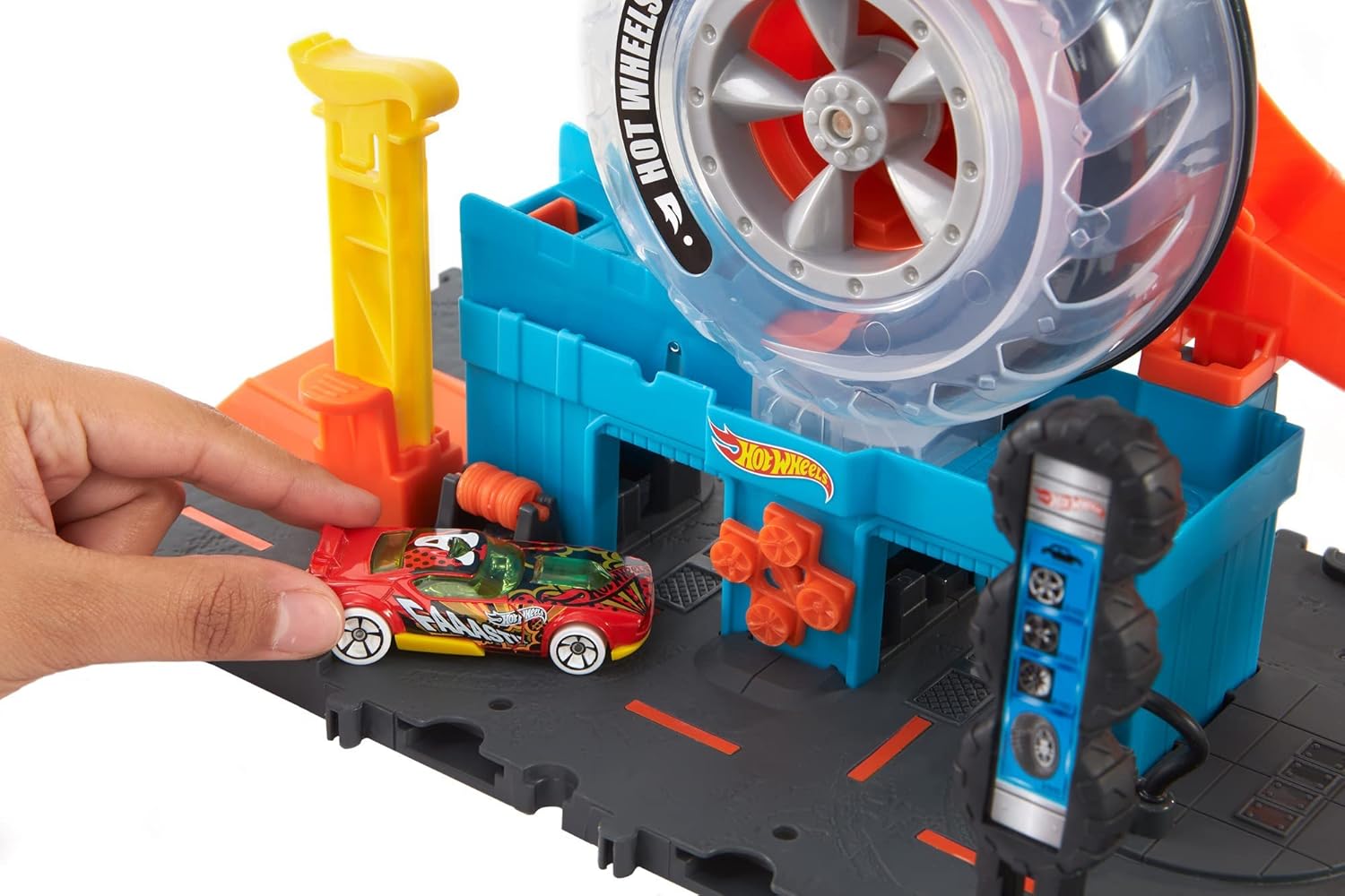 Hot Wheels City Super Twist Tire Shop Playset - Spin Key Action for Kids 5 Years and Up