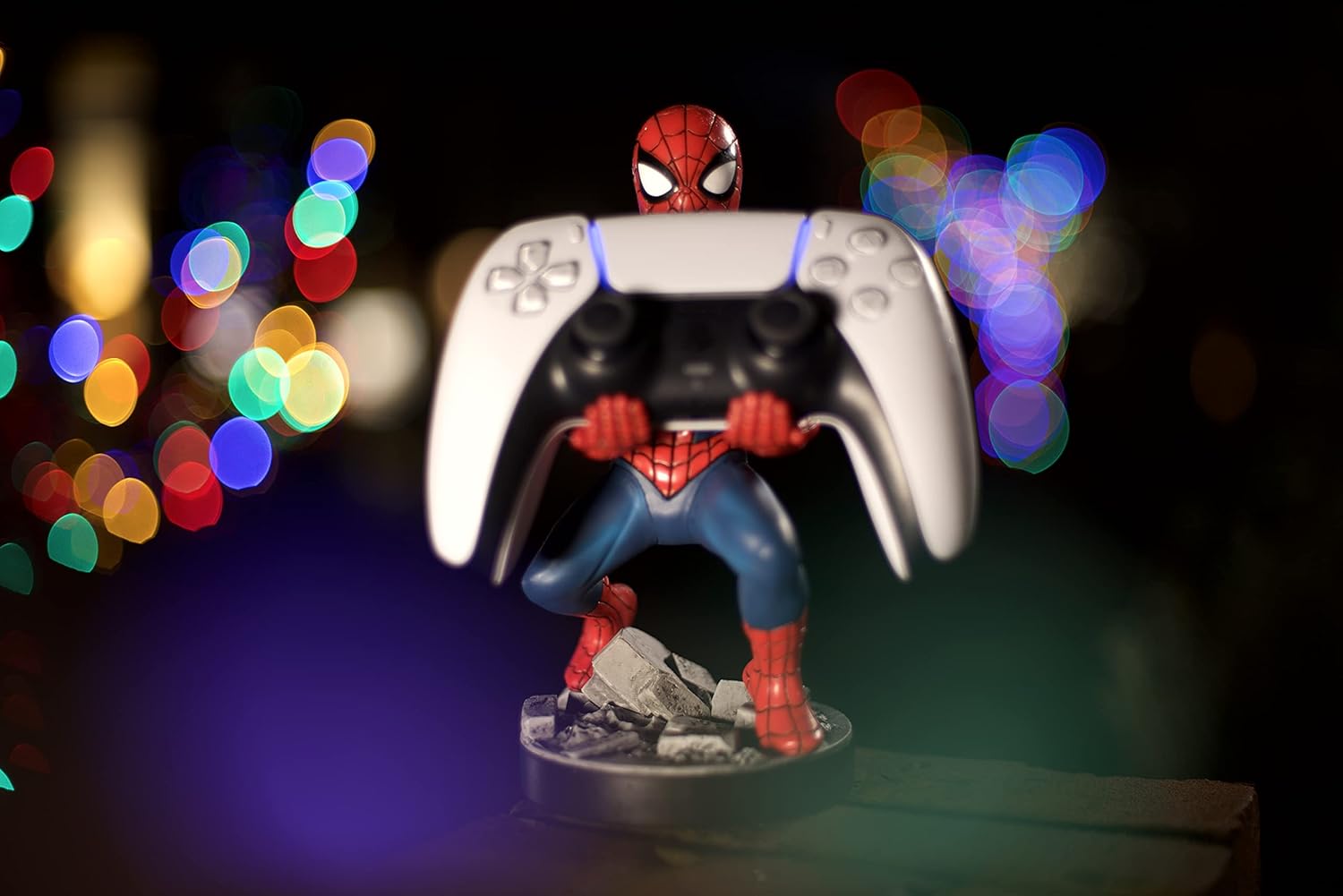 Spider-Man Classic Cable Guy - Controller & Phone Holder with 2-in-1 Charging Cable 9