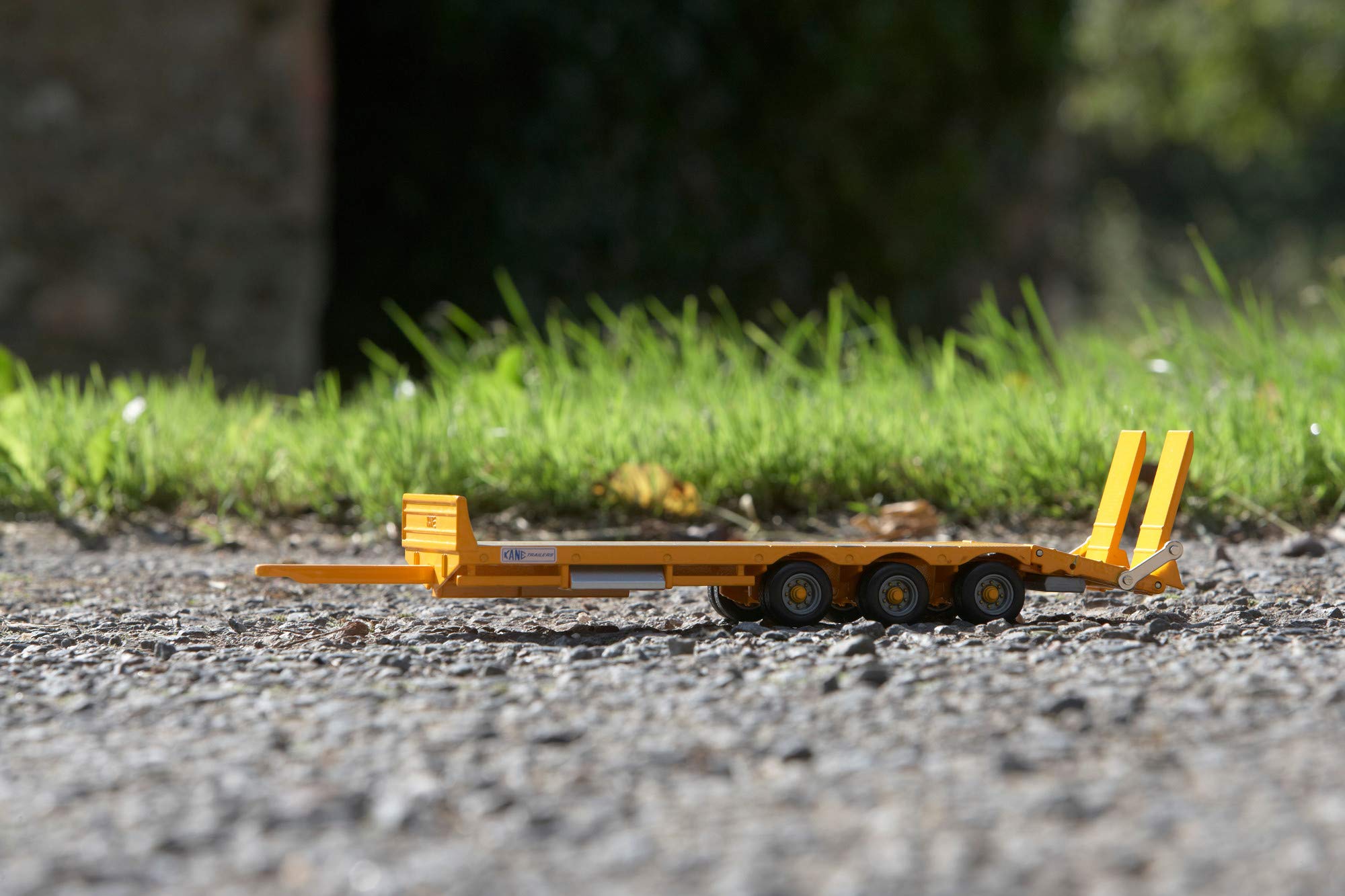 Britains Kane LLTM Low Loader - 1:32 Scale Collectable Farm Trailer Toy 5