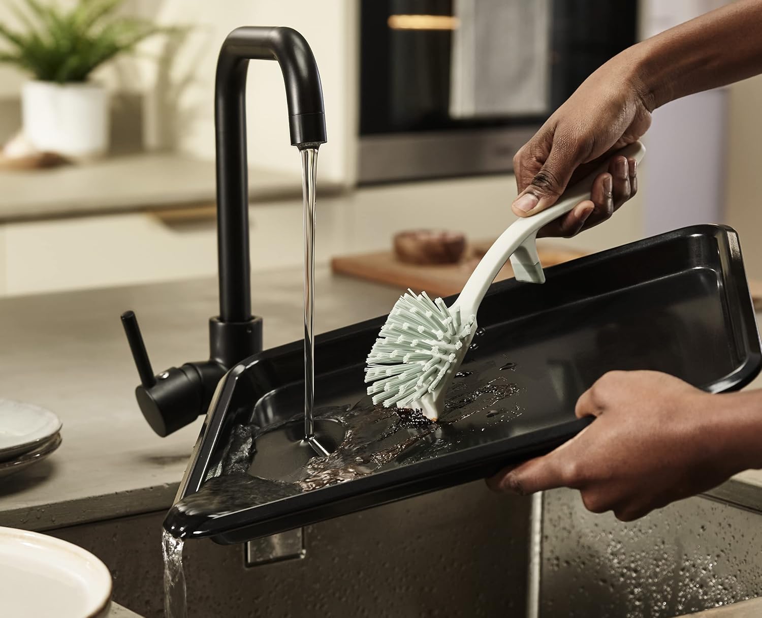 Joseph Joseph Edge Dish Washing Scrubbing Brush – Stone/Sage Green 6