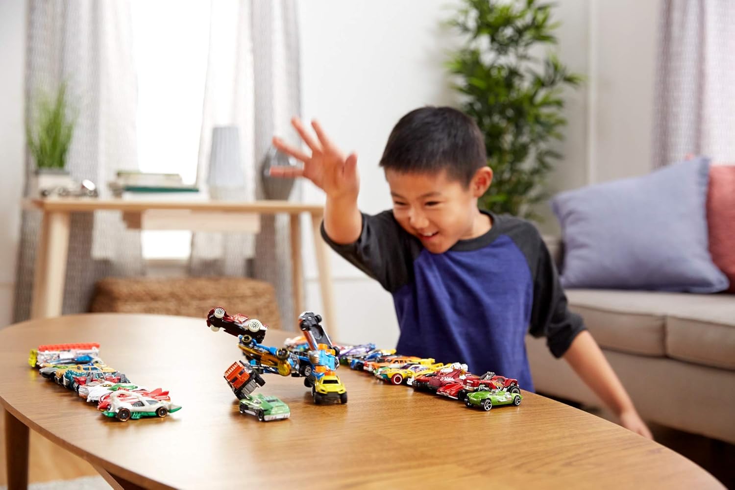 Hot Wheels 5-Pack Diecast Vehicles - 1:64 Scale Metal Cars for Kids 3+ 4