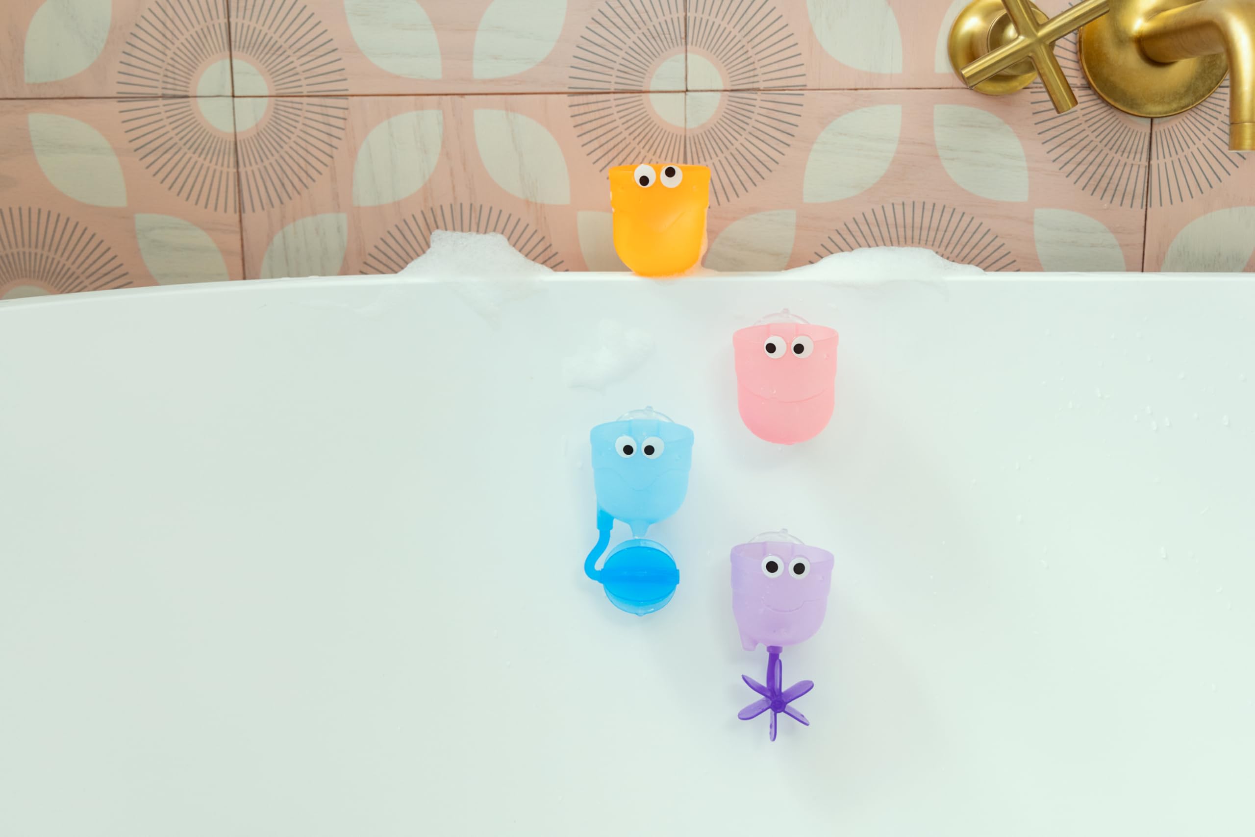 Munchkin Falls Bath Toy with Suction Cups - Interactive Water Playset for Toddlers 6