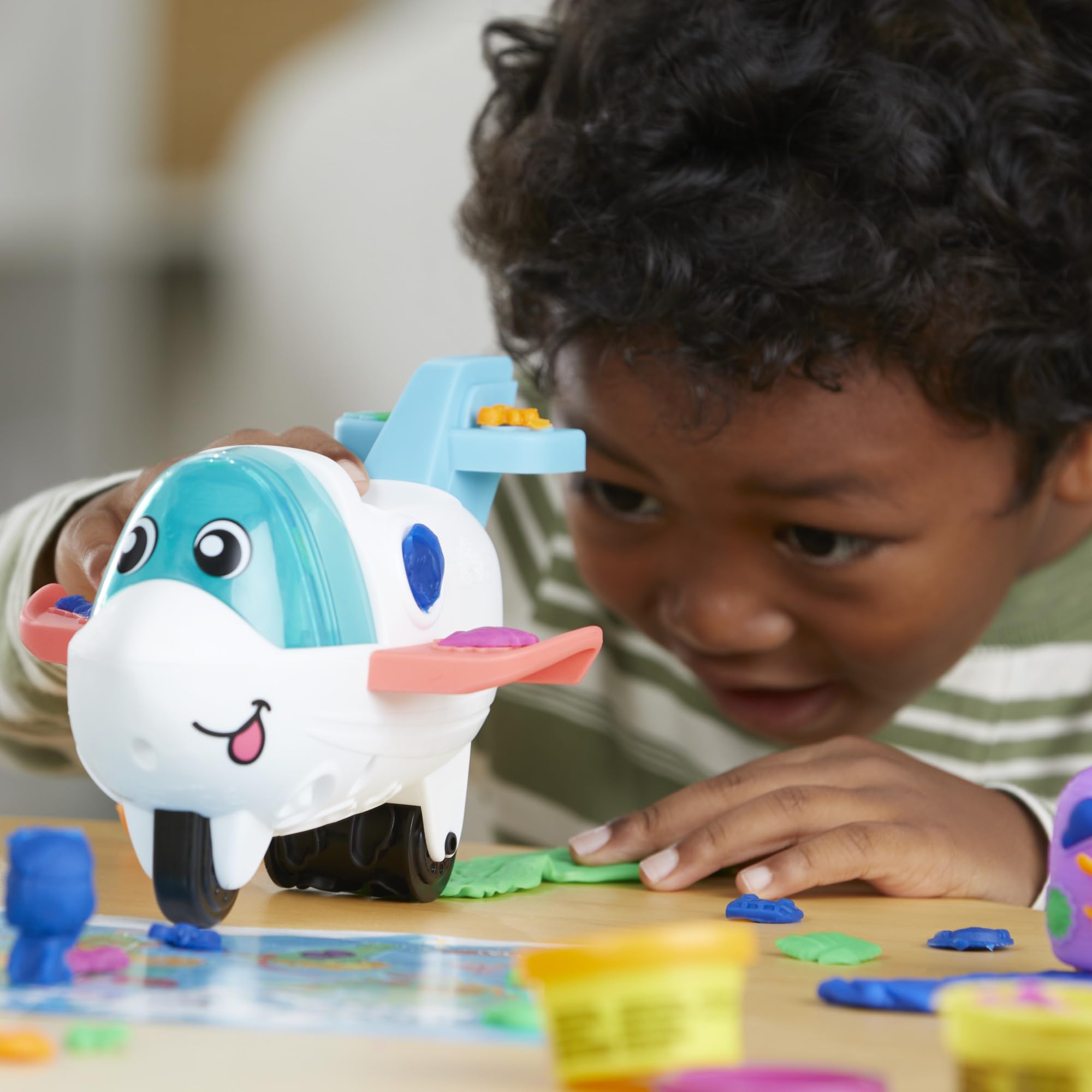 Play-Doh Flugzeug-Entdecker-Starter-Spielset – Kreatives Spielen zum Thema Reisen für Kinder ab 3 Jahren 6