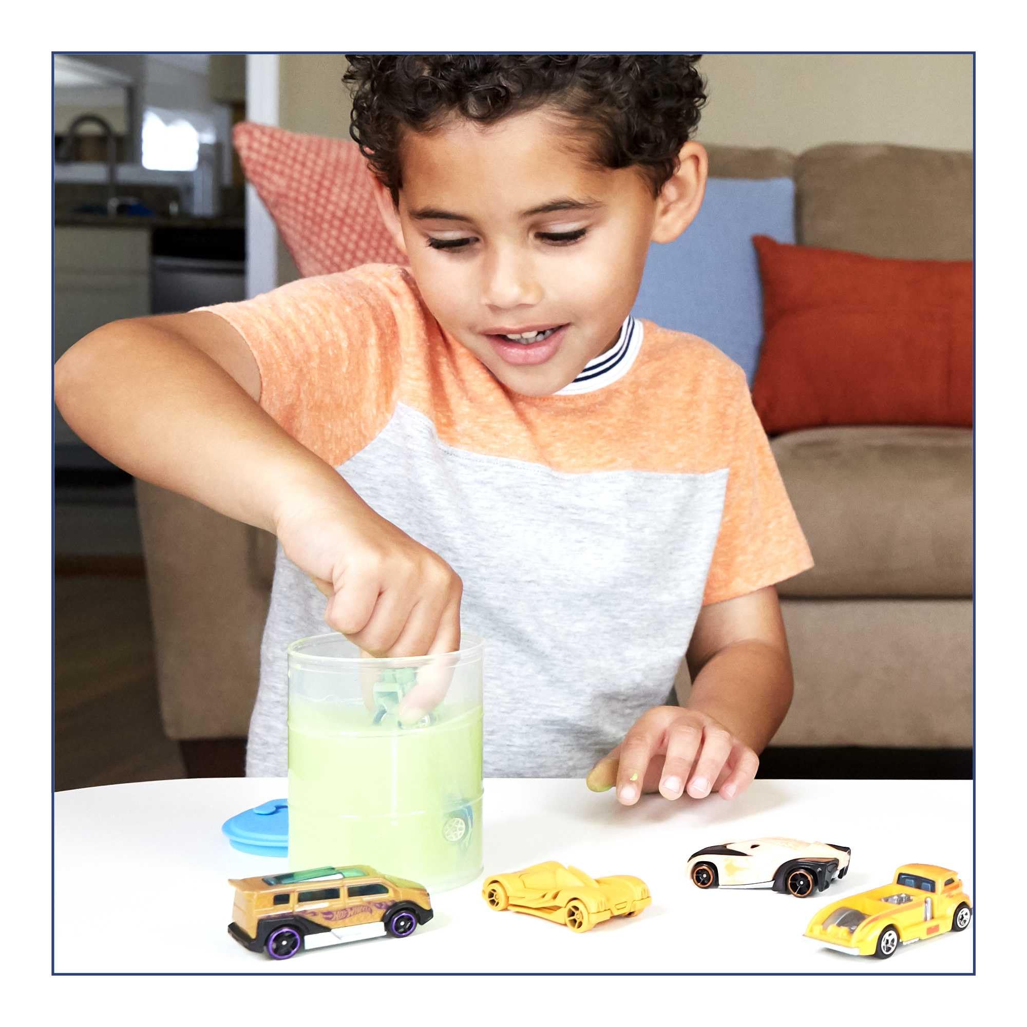 Hot Wheels Color Reveal 2-Pack - 1:64 Scale Toy Cars with 3 Transformations, Ages 3+ 3