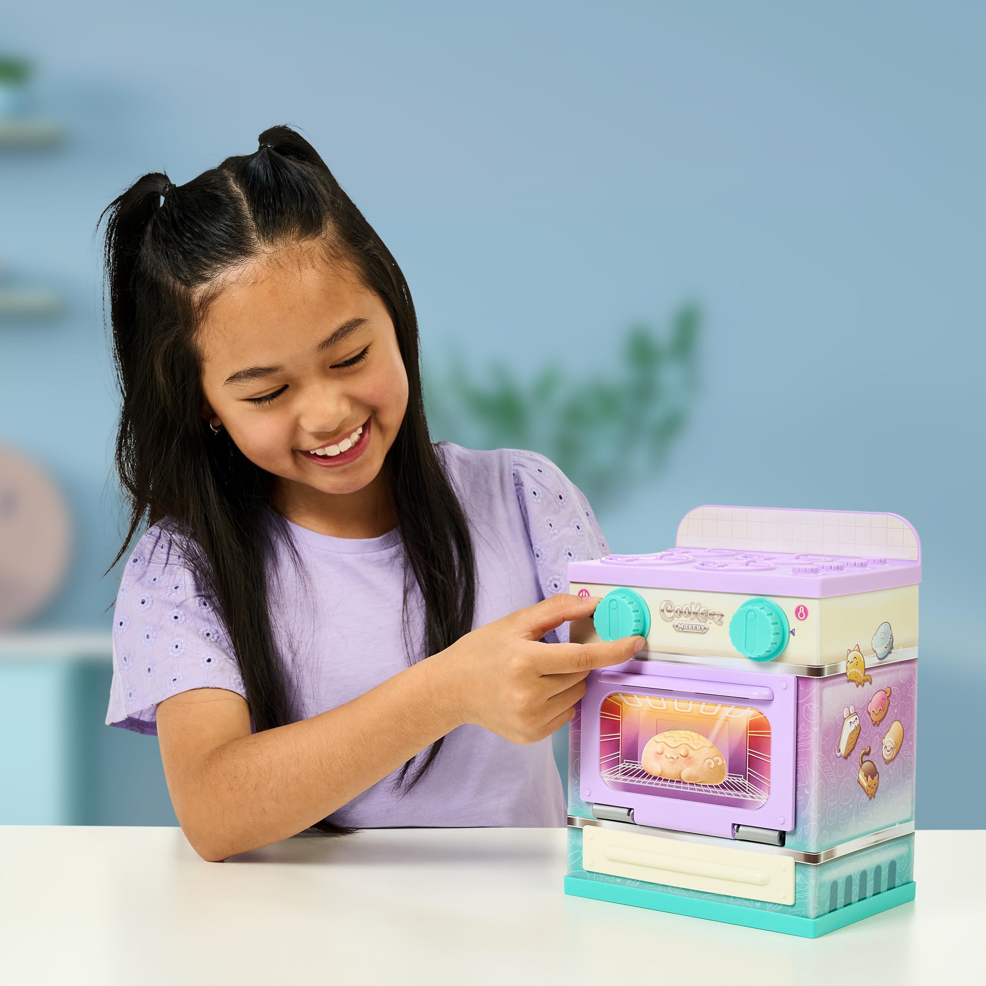 COOKEEZ MAKERY Lil" Bakez Oven - Interactive Scented Plush Baking Playset for Kids