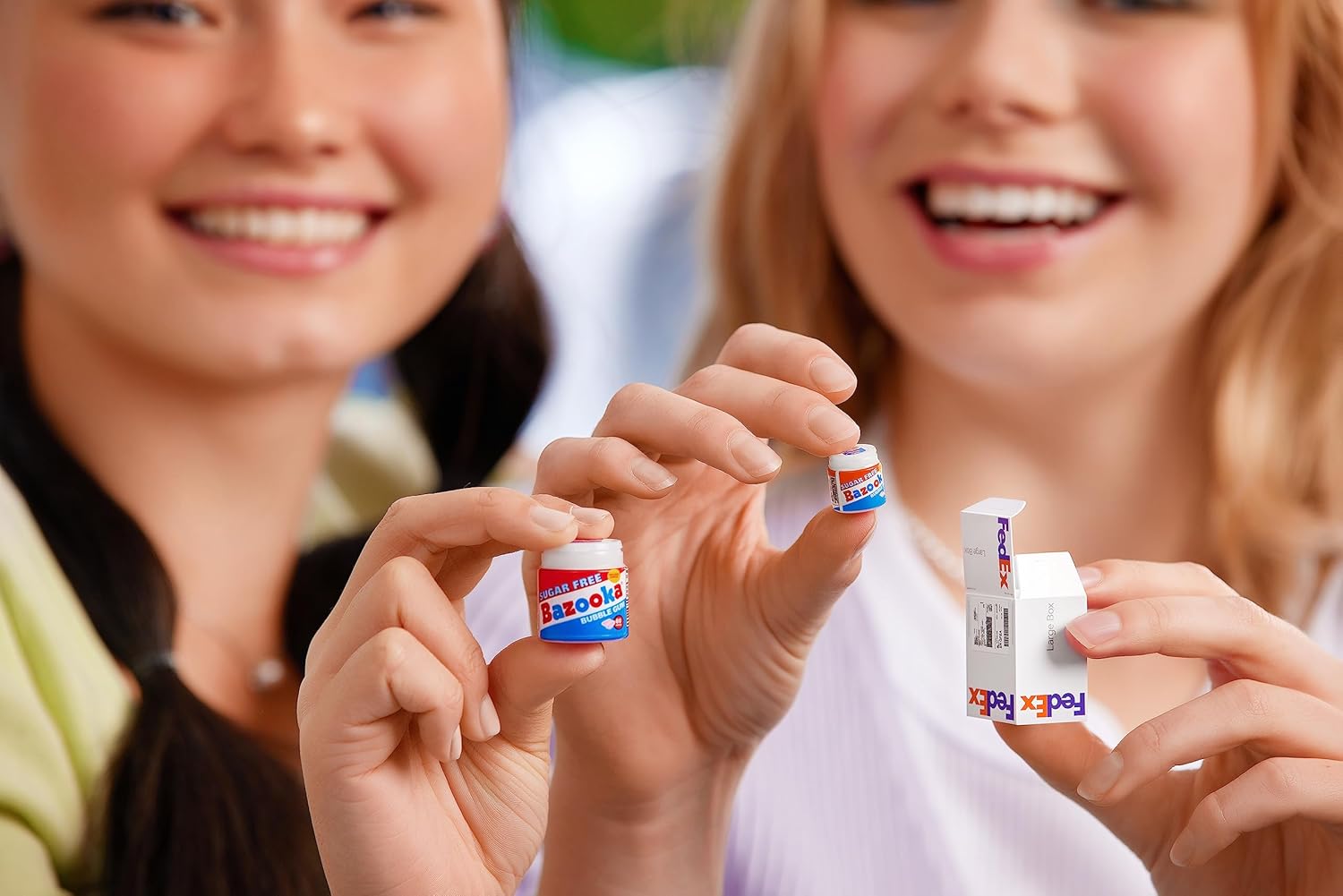 Mini Brands Series 4 Collectors Case with 5 Exclusive Minis - ZURU 5 Surprise 3