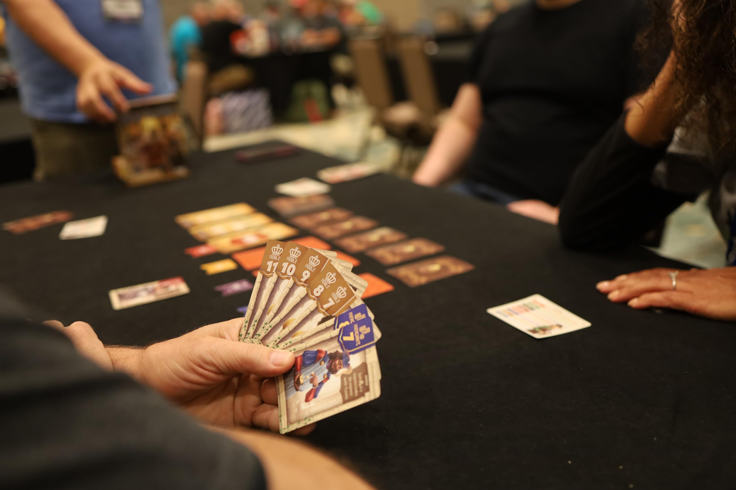 Spielen Sie das Strategie-Kartenspiel „To Z Kings Coalition Royal Court“ 5