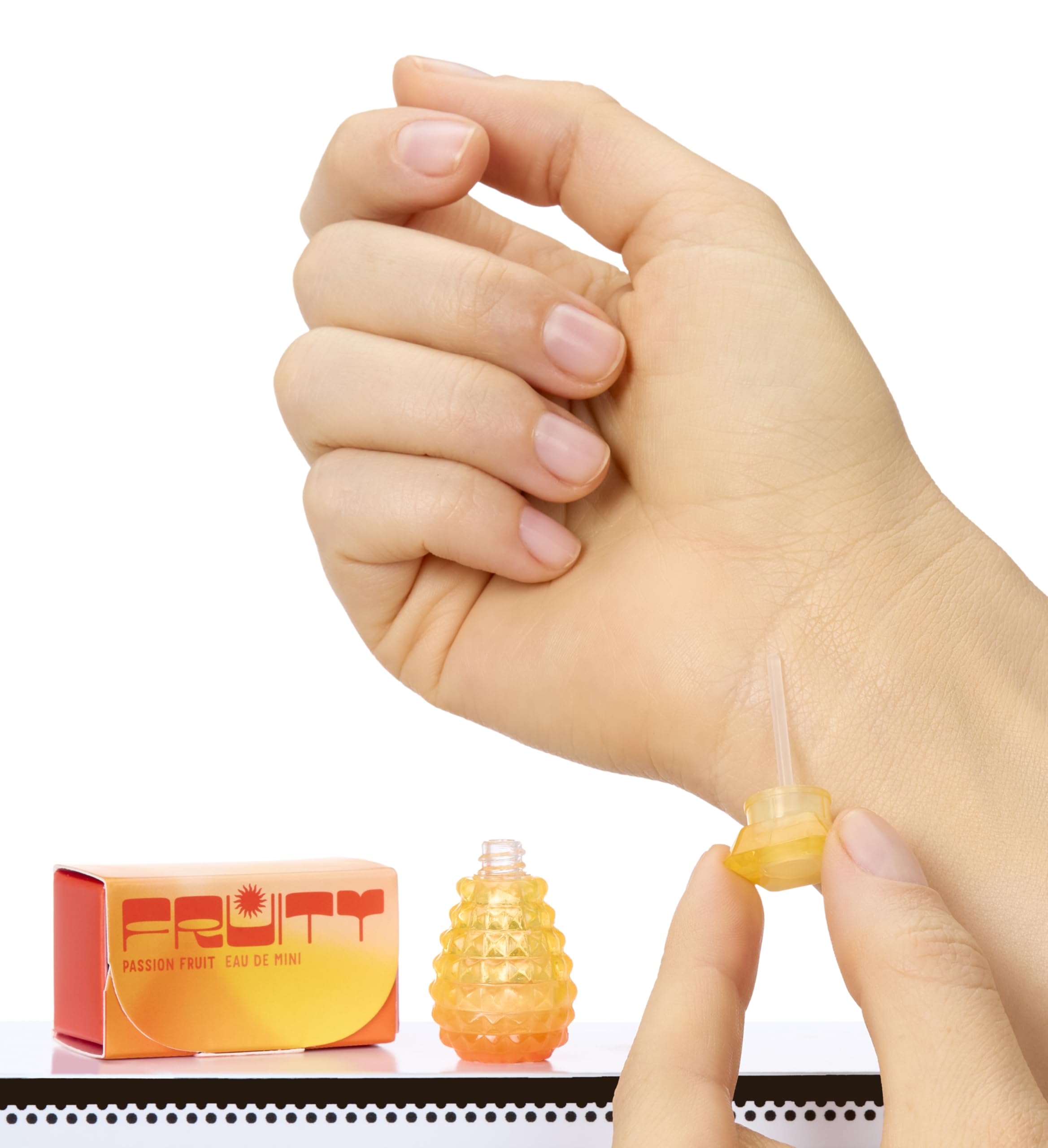 MGA's Miniverse Make It Mini Fragrances - Mini Collectible Scent Kit (Pink) 6