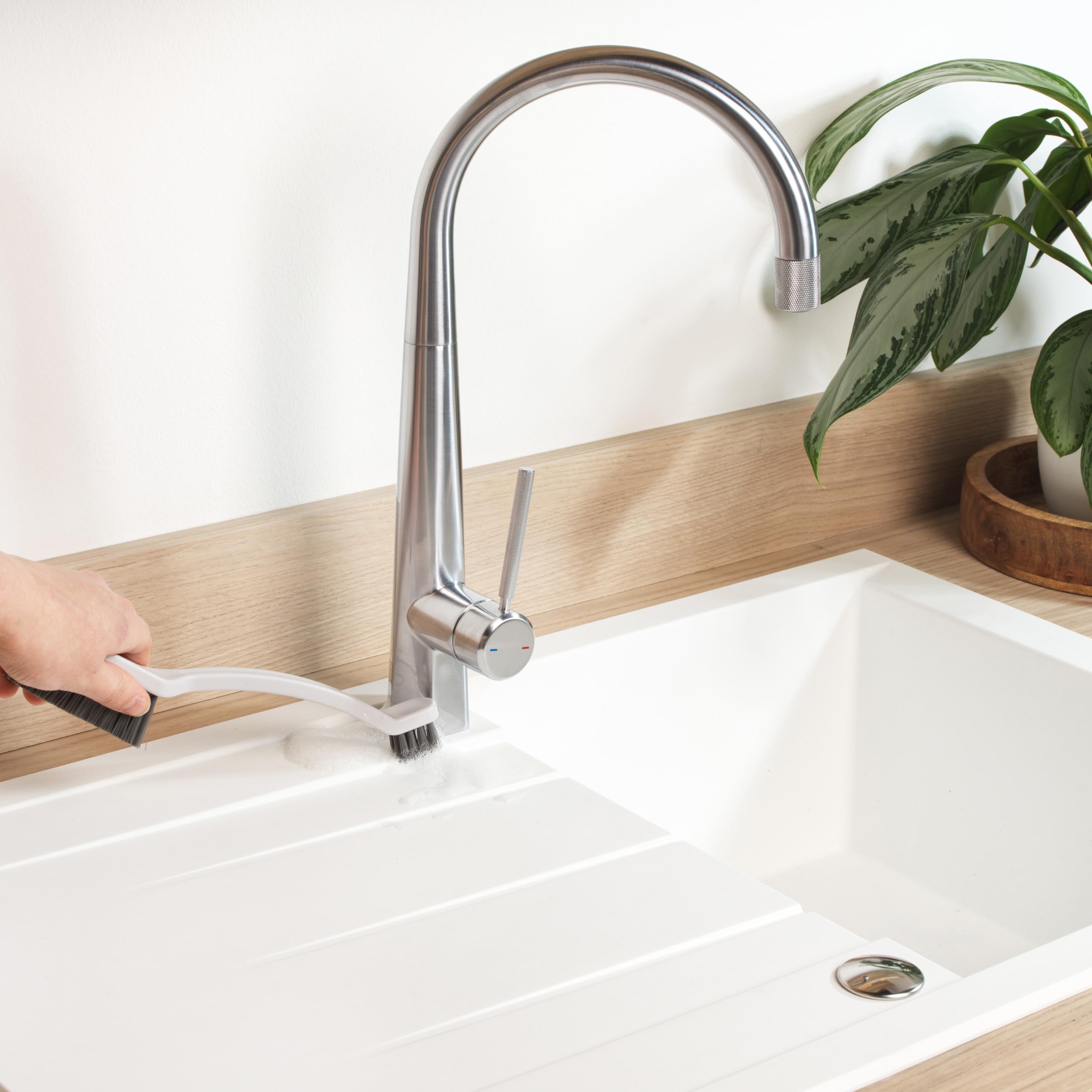 Beldray Scrubbing Dual Sided Cleaning Brush with V-Shaped Bristles for Bathroom and Kitchen 6