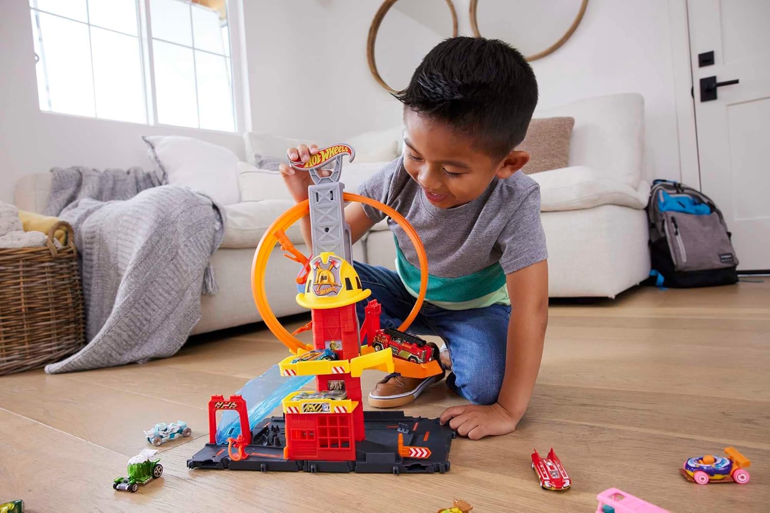 Hot Wheels City Super Loop Fire Station Playset - Stunt & Race Action for Kids 4+ 5