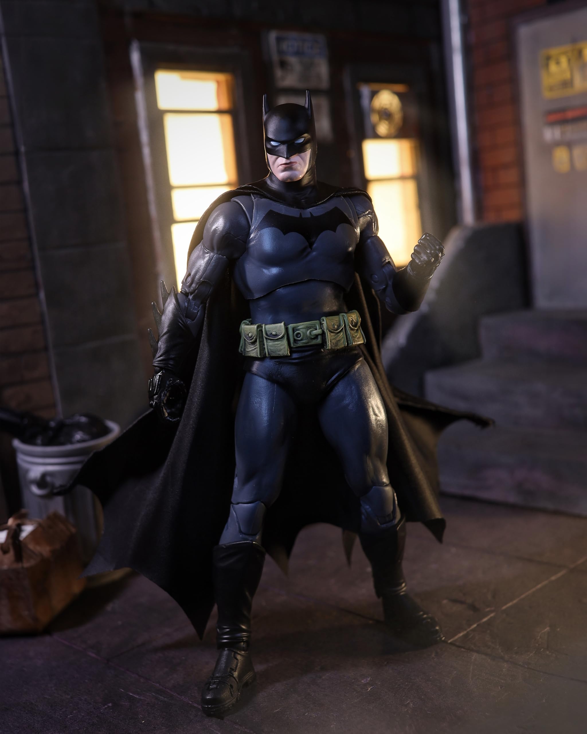 McFarlane DC Multiverse Batman (Batman: Year One Part 4) Gold Label 7in Action Figure 4