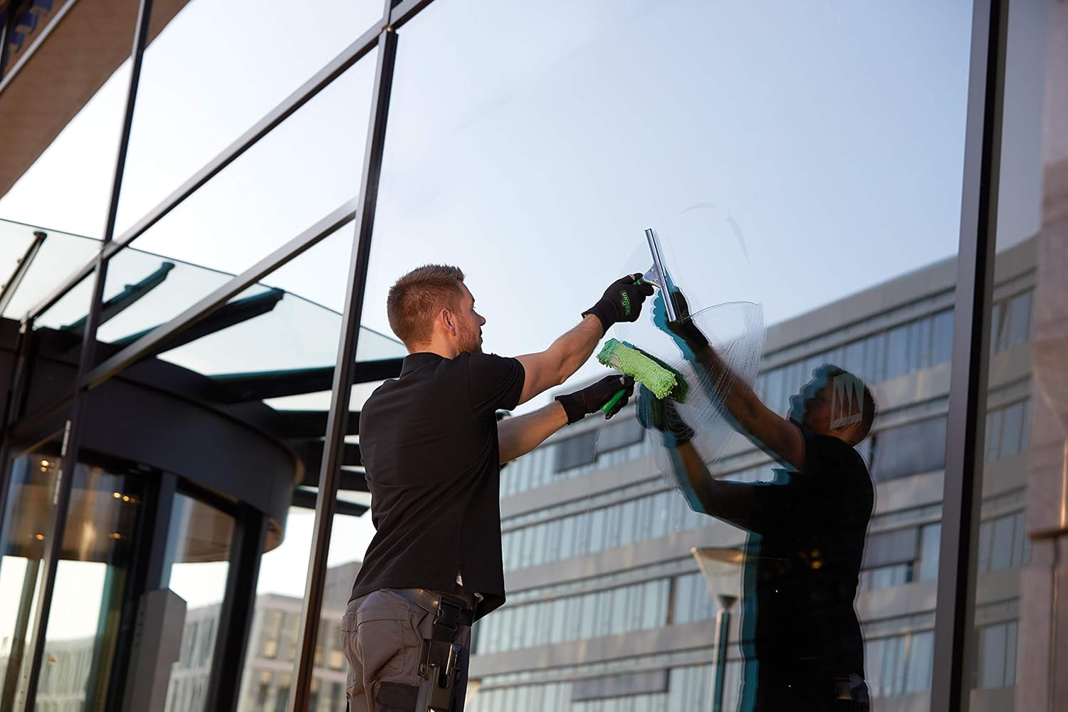 Unger 79020 Fensterputzer MicroStrip 35 cm, Mikrofaserbezug mit Schmutzpad 4