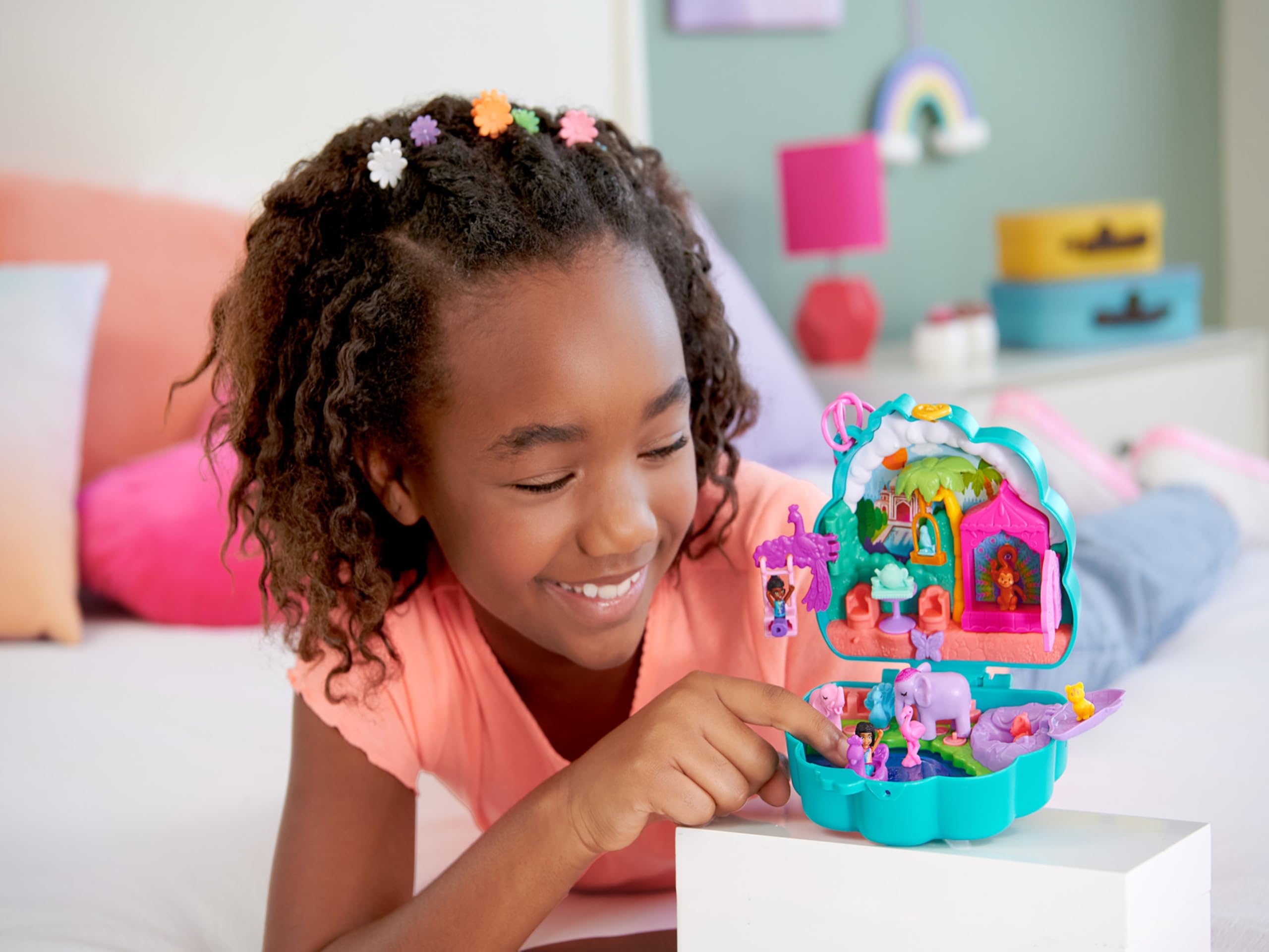 Polly Pocket Peacock Garden Compact Playset - 2 Micro Dolls with Pets & 14-Piece Travel Toy for Ages 4+ 5
