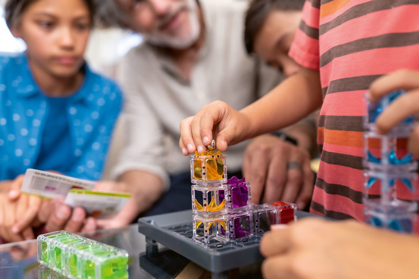 ThinkFun Gravity Maze Falling Marble Logikspiel und MINT-Spielzeug für Kinder ab 8 Jahren 6