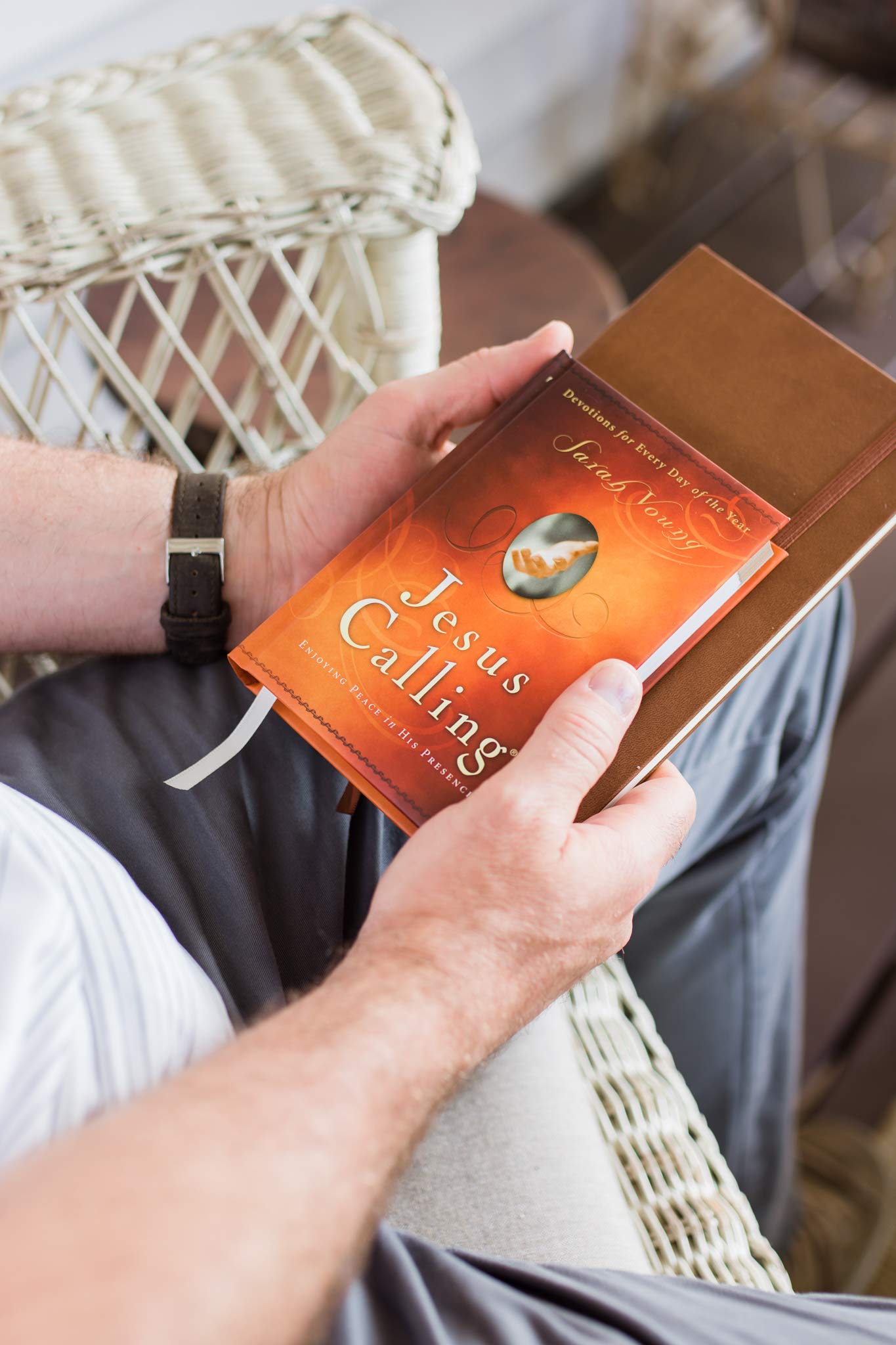 Thomas Nelson Jesus Calling: Enjoying Peace in His Presence Devotional Calendar | Hardcover | English 2