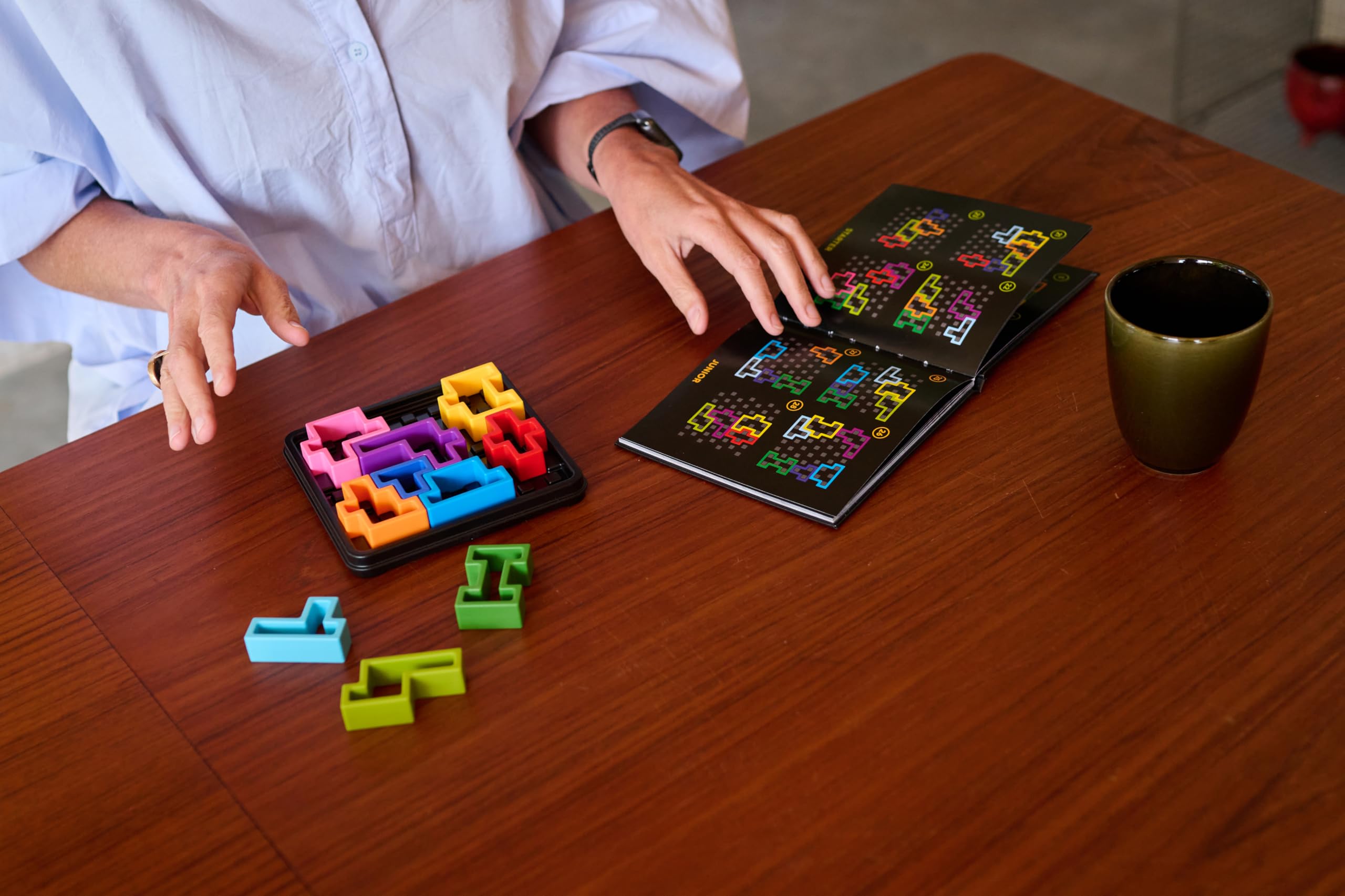 SmartGames IQ Deluxe Square Puzzle Game with 120 Challenges 4