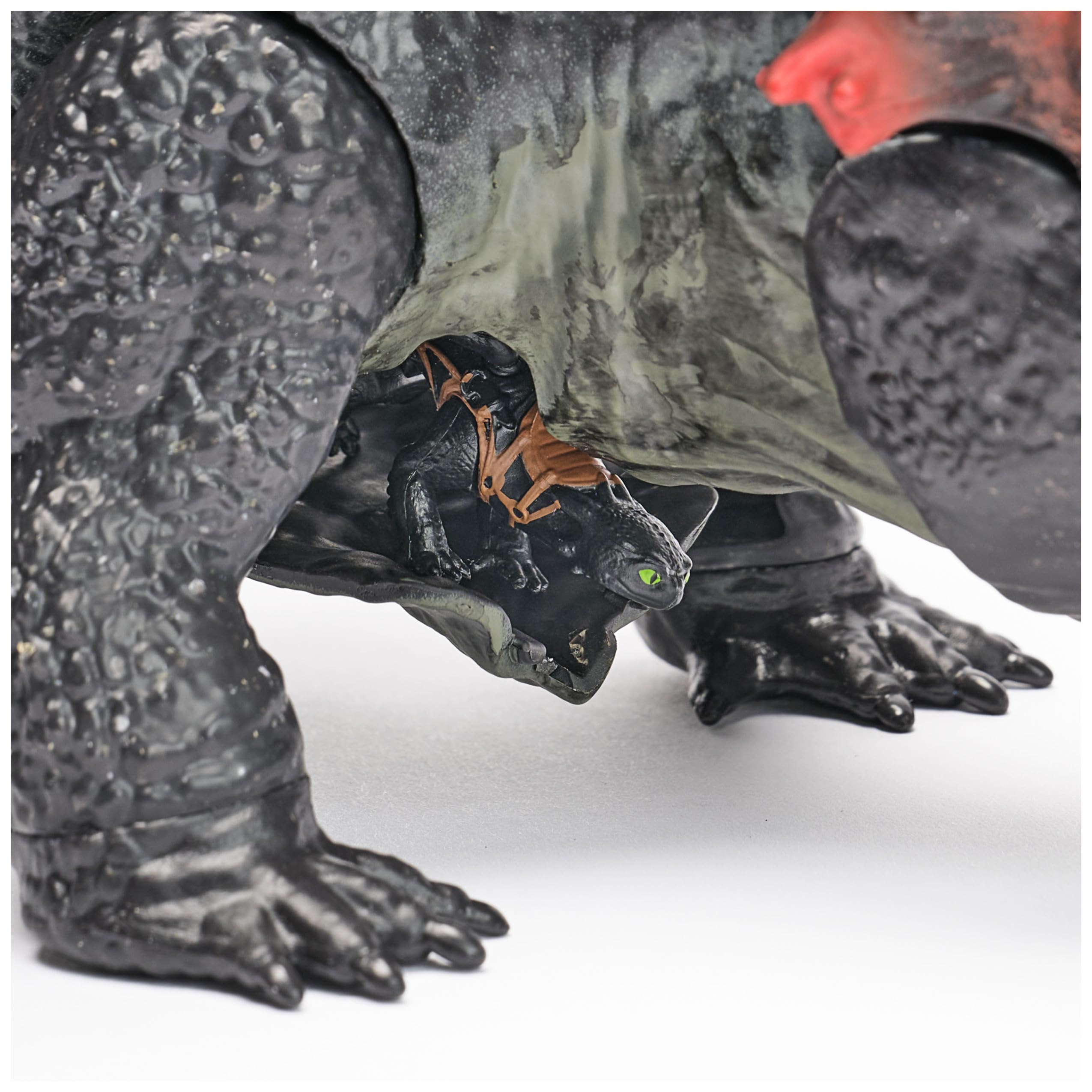 Dreamworks Dragons Red Death Chom - 28-cm Action Figure with Mini Toothless Rescue