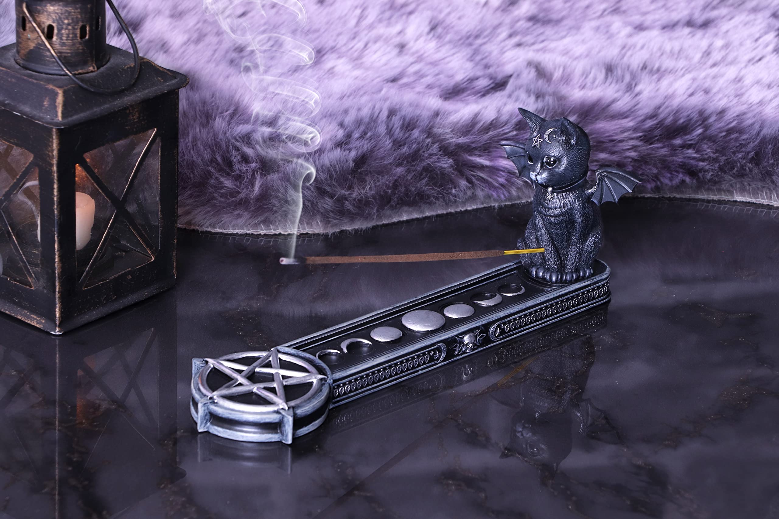 Nemesis Now Cult Cuties Malpuss Gothic Räucherstäbchenhalter aus schwarzem Harz 7