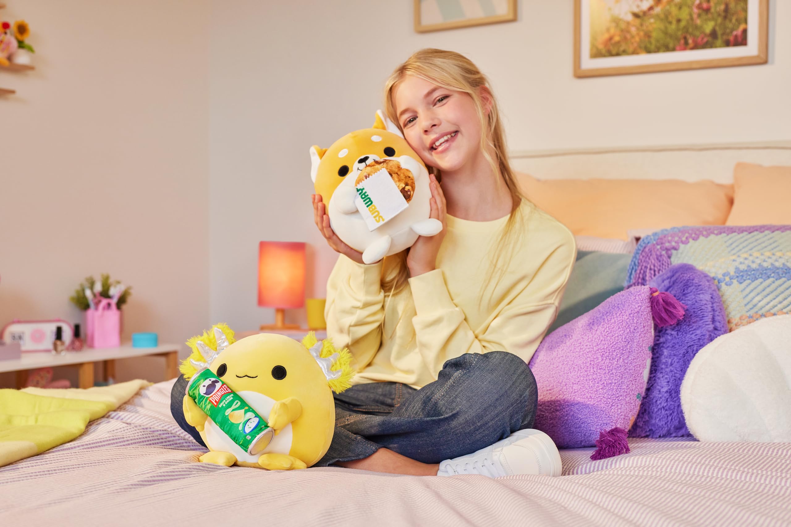 Snackles Series 2 Wave 2 - Axolotl Cuddly Squishy Plush with Pringles Snack, 20 cm 3