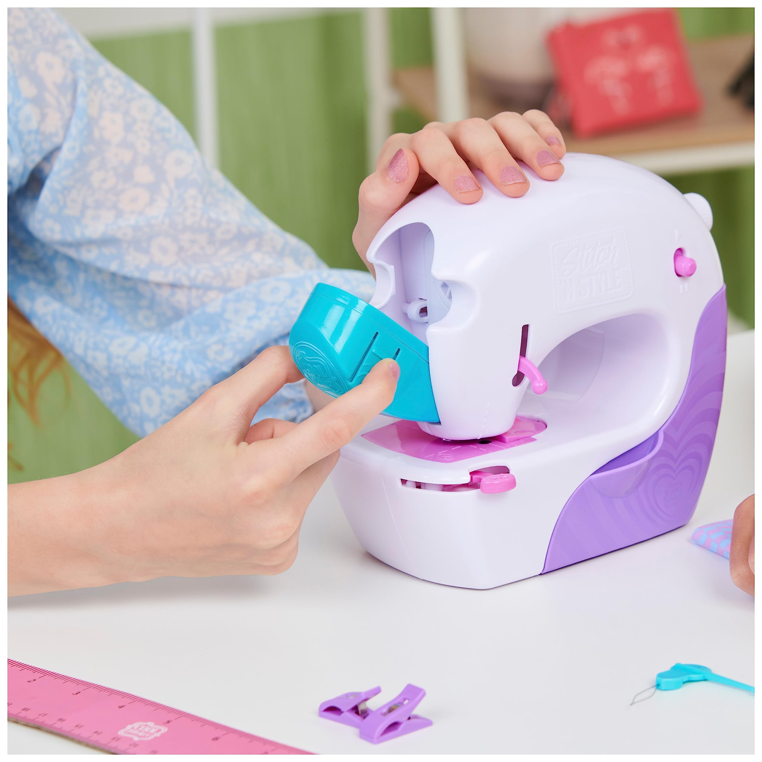 Cool Maker Stitch n Style Fashion Studio - Battery-Powered No-Thread Sewing Machine for Kids 9