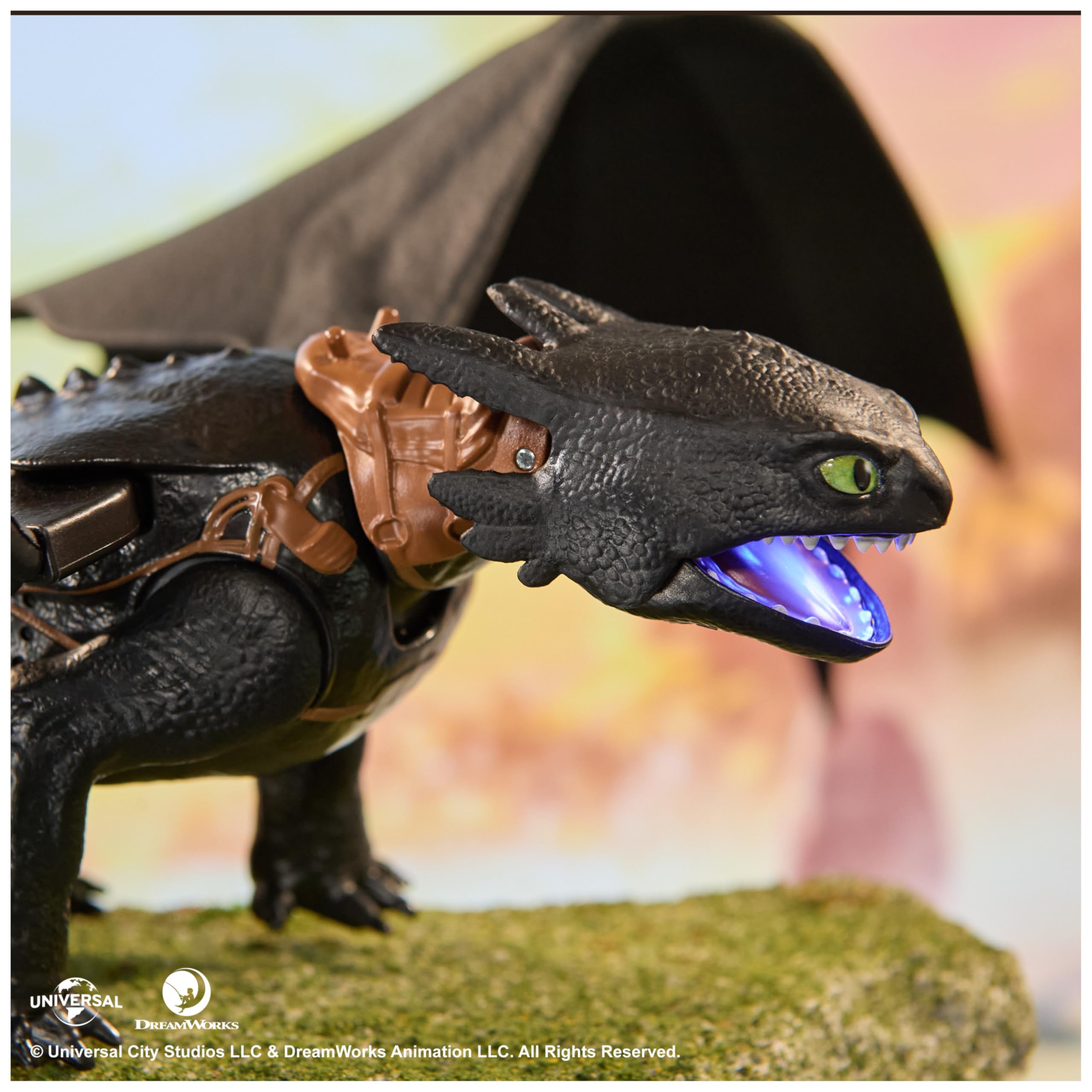 Dreamworks Dragons Ultimate Plasma Blast Toothless - Light-Up Action Figure for Kids 4+ 5