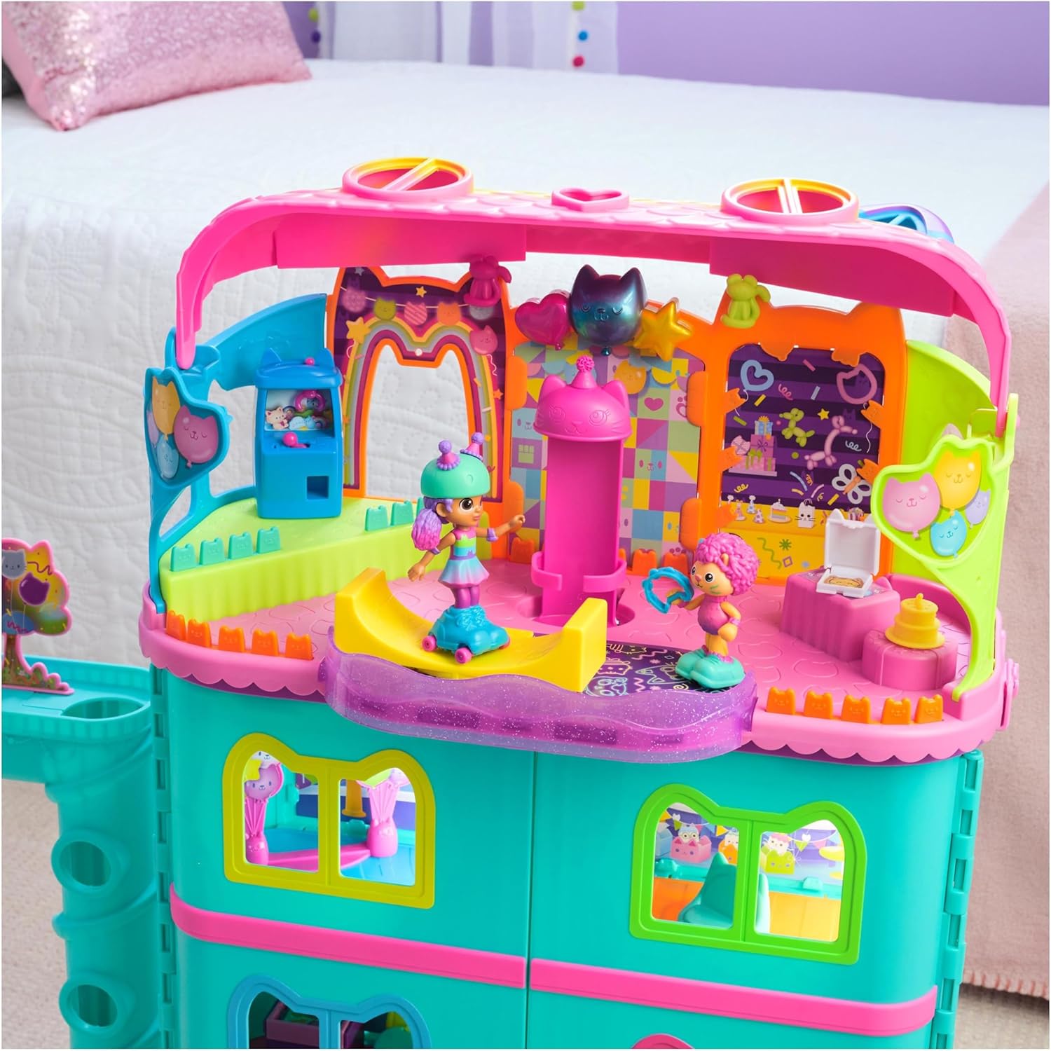 Gabby's Dollhouse Party Room Playset - Skate Park & Game Room with Skater Figures 5