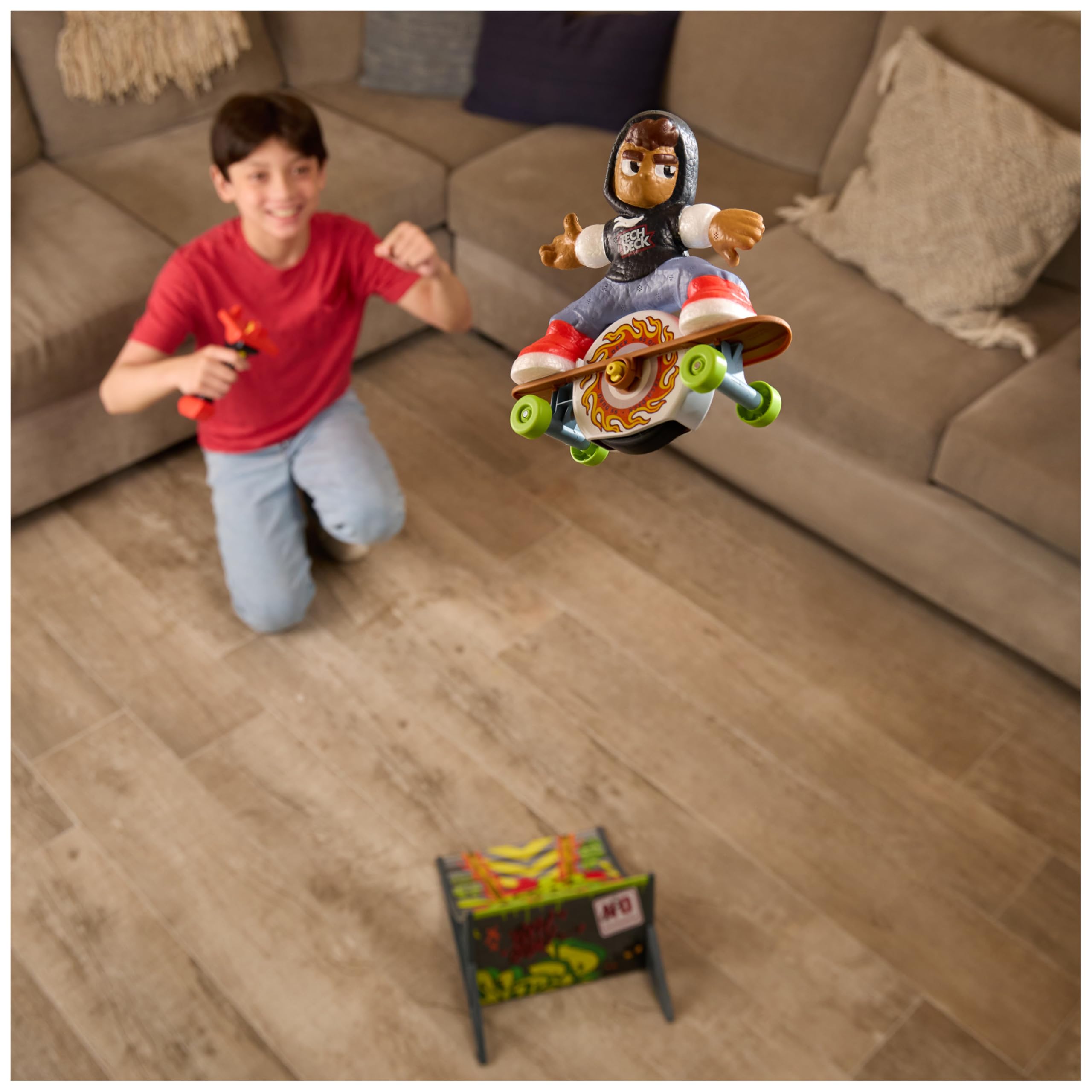 Tech Deck Shred N' Blast Skateboard - Motorized Finger Skateboard with Ramp for Kids 5+ 7