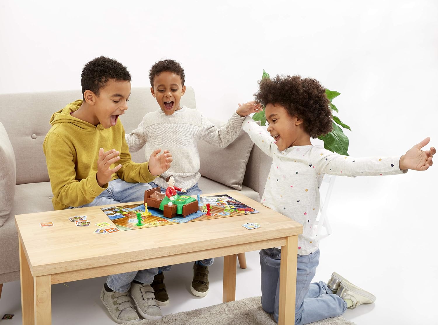 Goliath Games Sshh! Don't Wake Dad Board Game 3