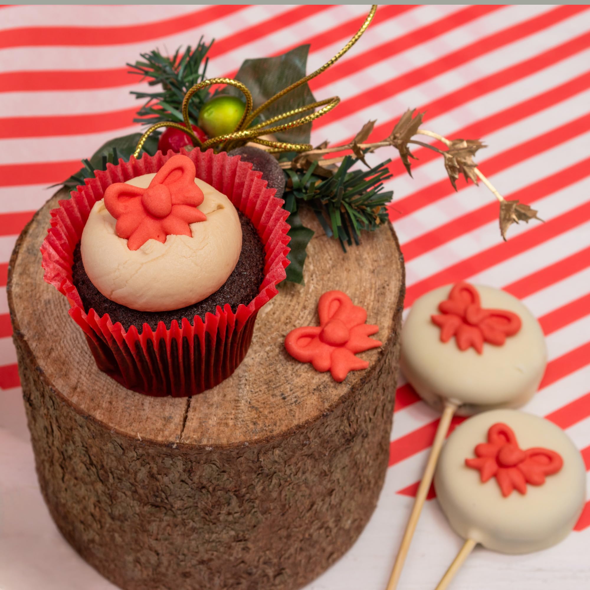 Culpitt Red Bow Sugar Pipings - Edible Royal Icing Cake & Cupcake Toppers (Pack of 12) 7