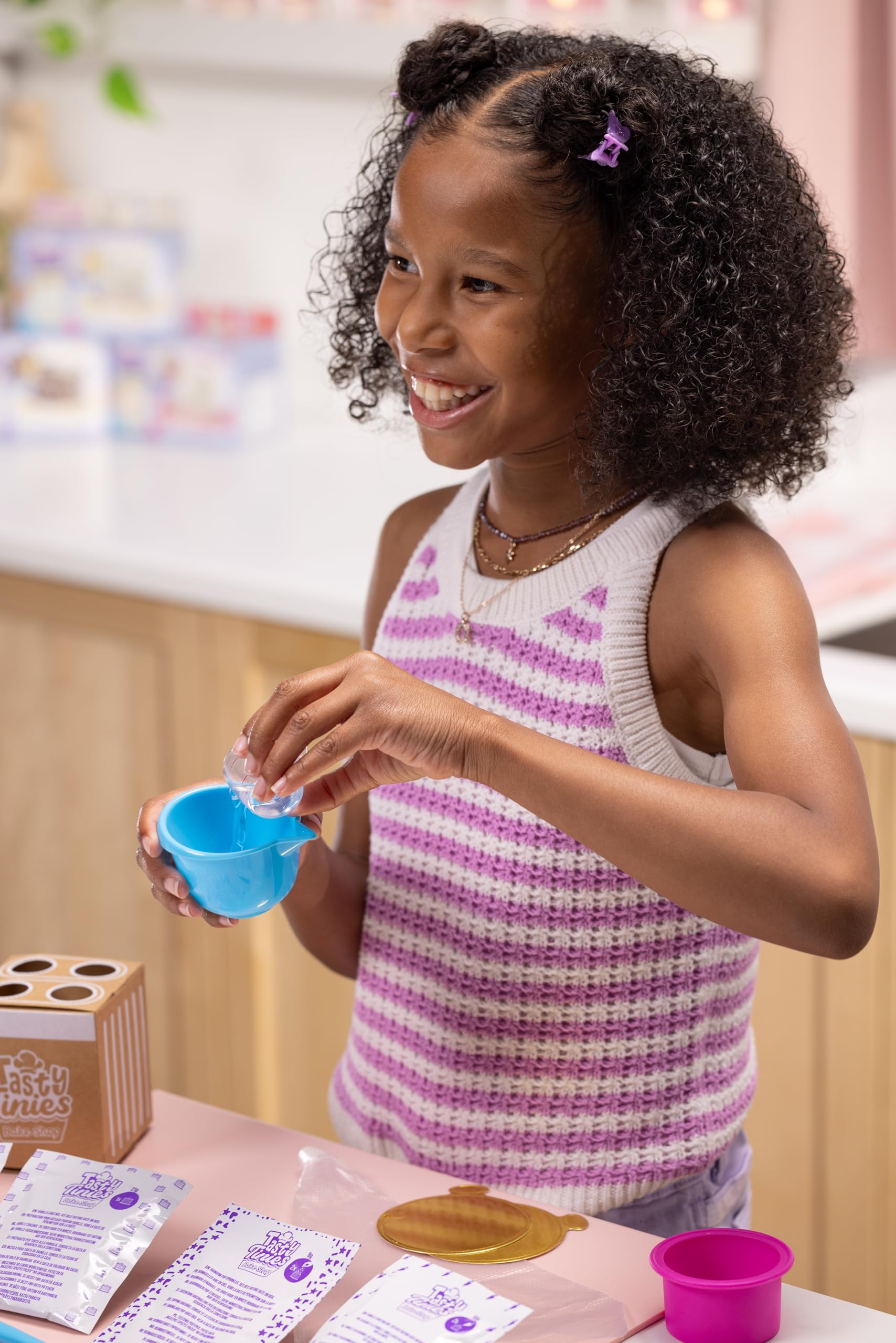 Tasty Tinies Bake Shop Cake Mix Kit - Vanilla Cake with White Vanilla Frosting, Ages 6+ 5