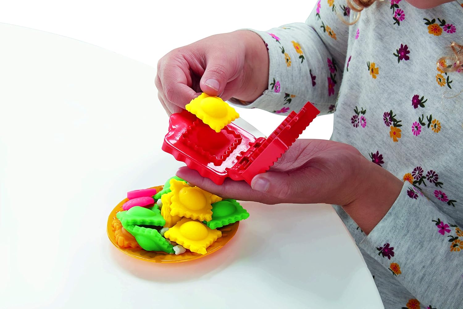 Play-Doh Kitchen Creations Noodle Party Playset - Pretend Pasta Maker for Kids 3 Years and Up 5