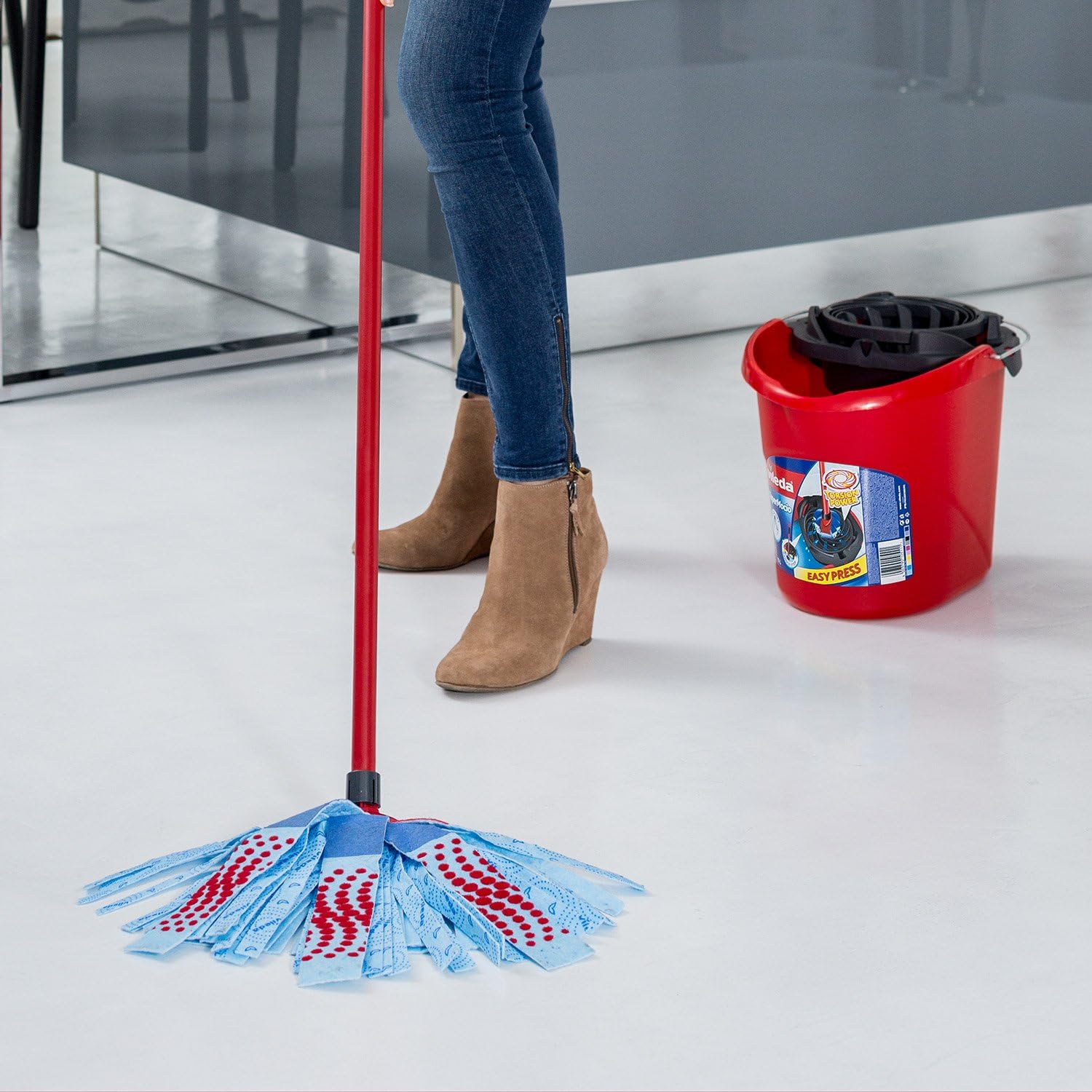 Vileda SuperMocio 3 Action XL Mop & Bucket Set with Torsion Wringer and Extra Refill 5