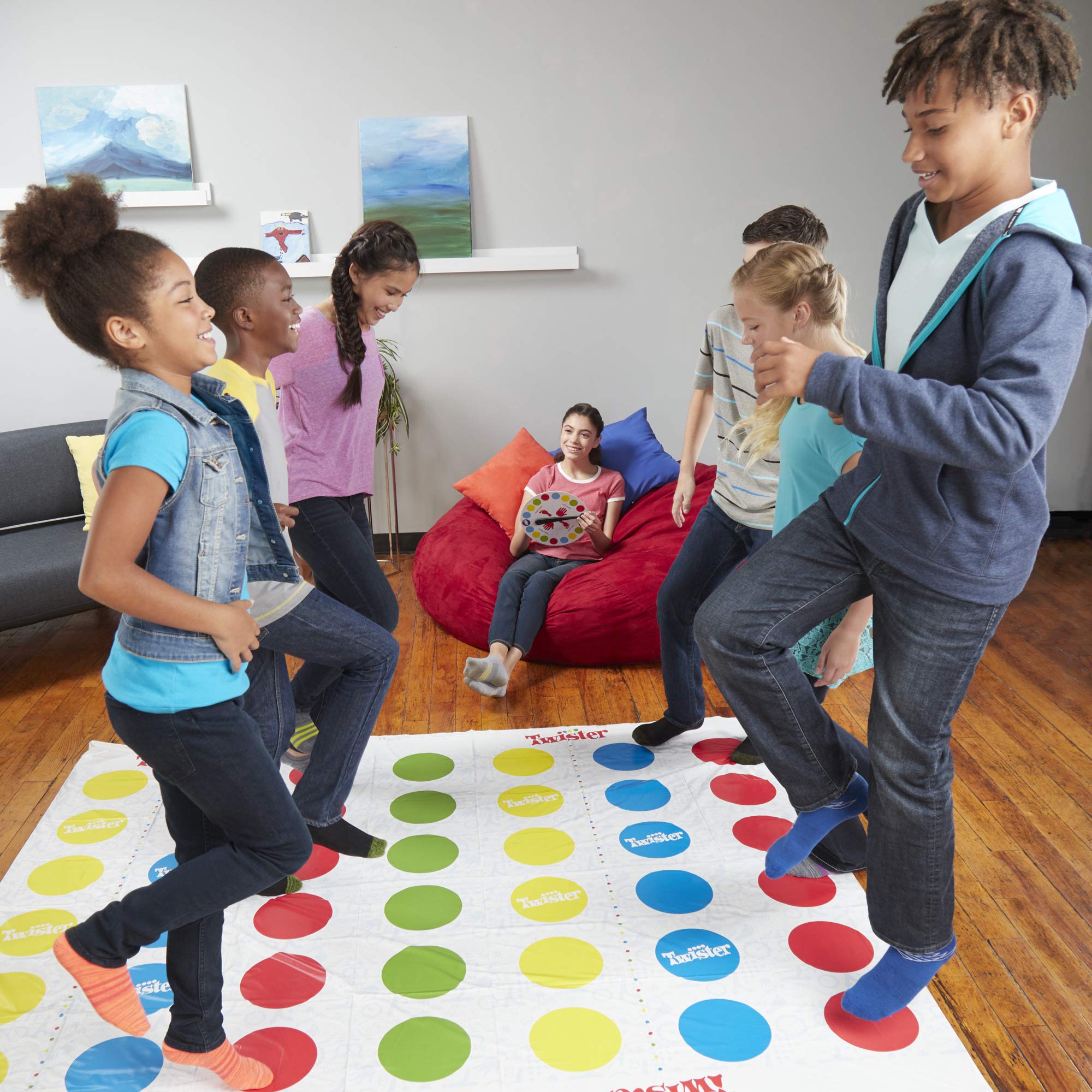Hasbro Gaming Twister Ultimate – Größere Matte, mehr Punkte, Familienpartyspiel für Kinder ab 6 Jahren 7